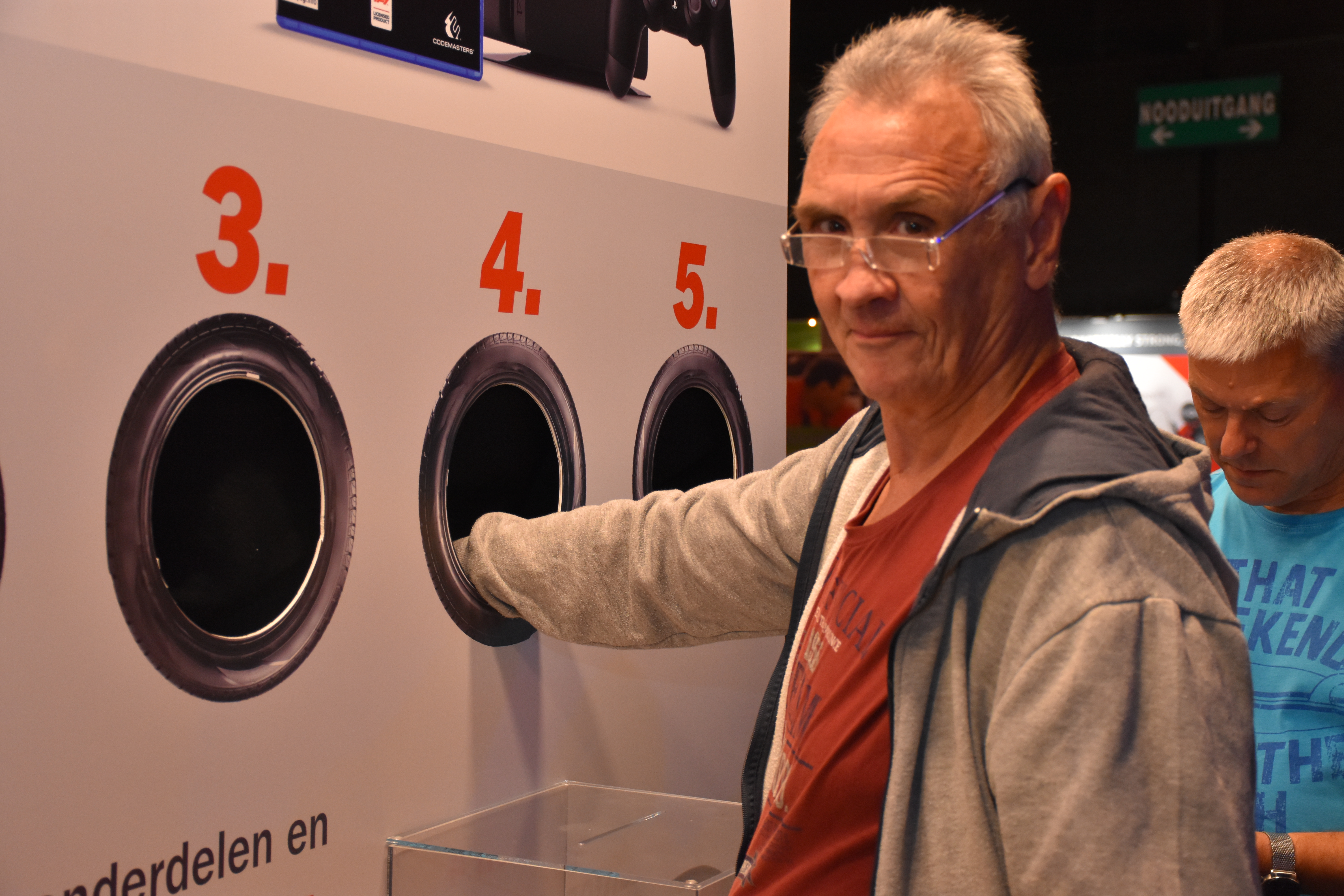 Welke vijf onderdelen zitten verstopt in de AMT-stand op Auto Prof - AMT Live Hardenberg? En wie wint de Playstation 4?