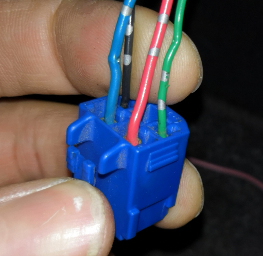 Is de remlichtschakelaar de oorzaak? Tommy meet prima waarden, ook op de groen-zilveren draad voor vrijgave voor het starten. 