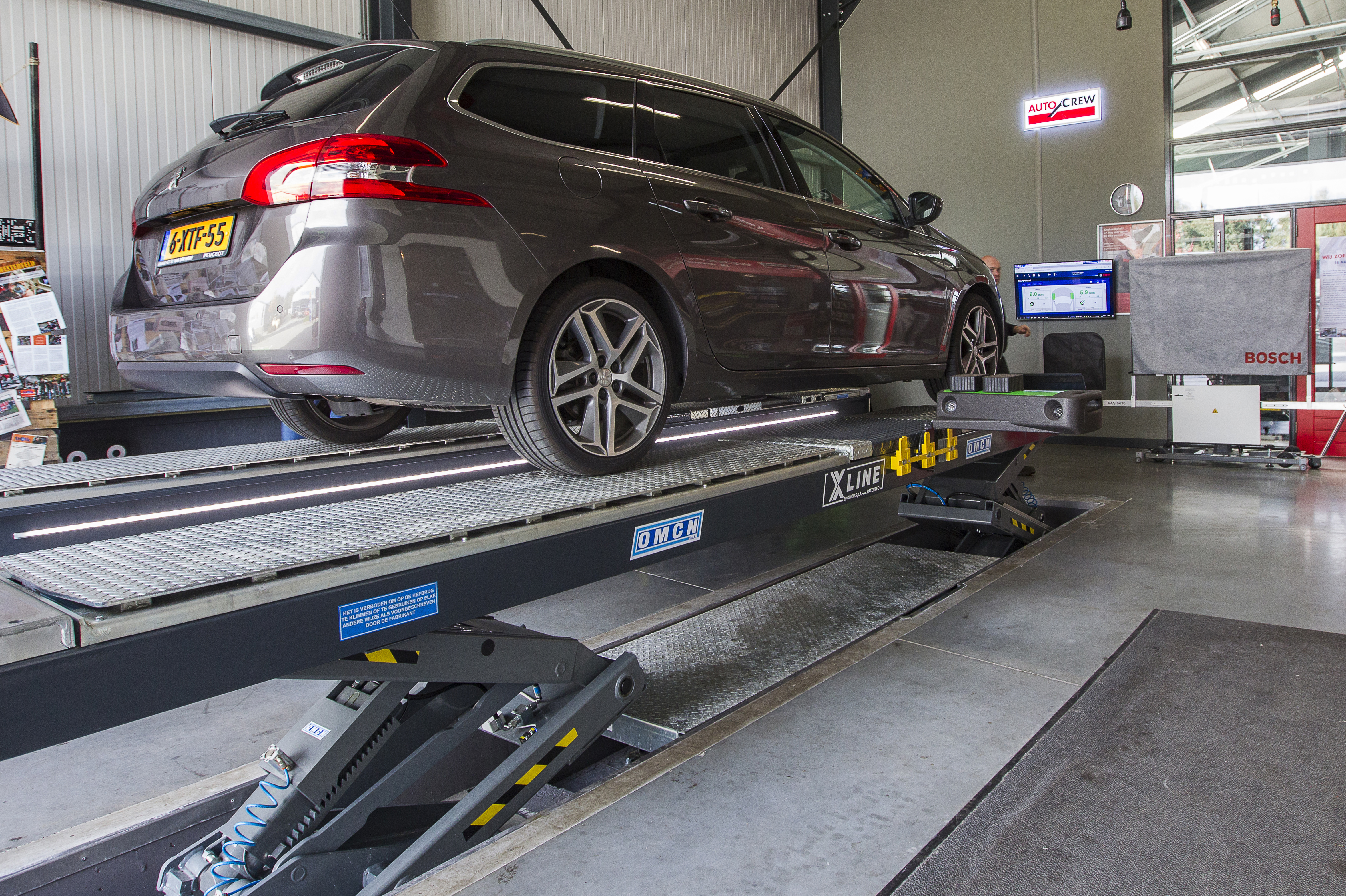 De OMCN X-Line hefbrug is ‘Officially approved by Beissbarth’. Nbt/Arex plaatste er al meer dan twintig bij dealers en universele autobedrijven. De primeur had AutoFirst van der Linde in Balkbrug. Die bestelde de X-line uit de folder, compleet met Beissbarth 3D uitlijner, zoals hier bij Stolk in Dieverbrug. Hoe dat bevalt? Dat lees je in AMT 11, in de reportage die we daar maken.