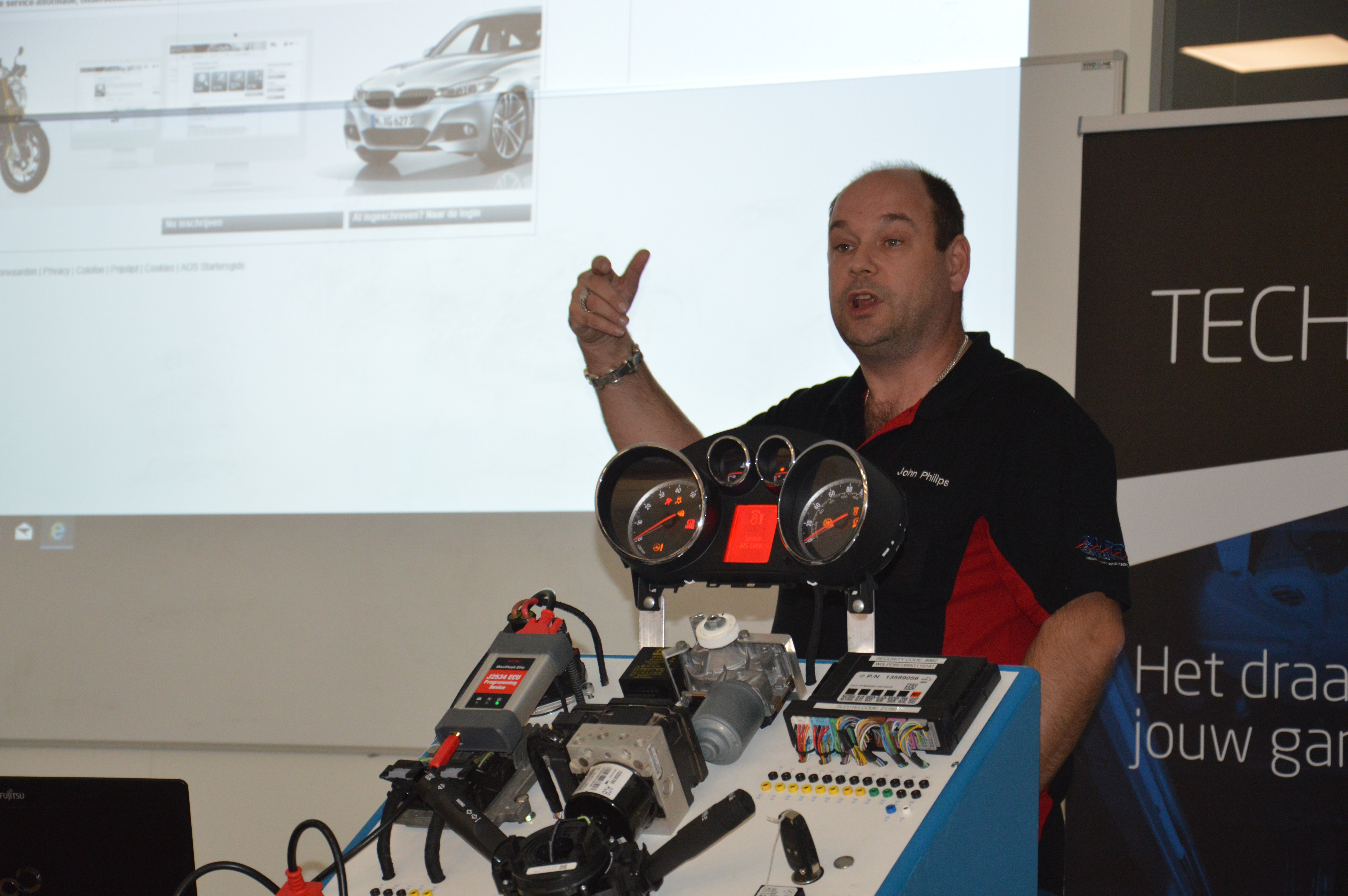 “Het digitale serviceboekje, biedt dat meerwaarde?” Daar is niet iedereen van overtuigd. En na de korte workshop van GMTO-eigenaar en trainer John Philips? 