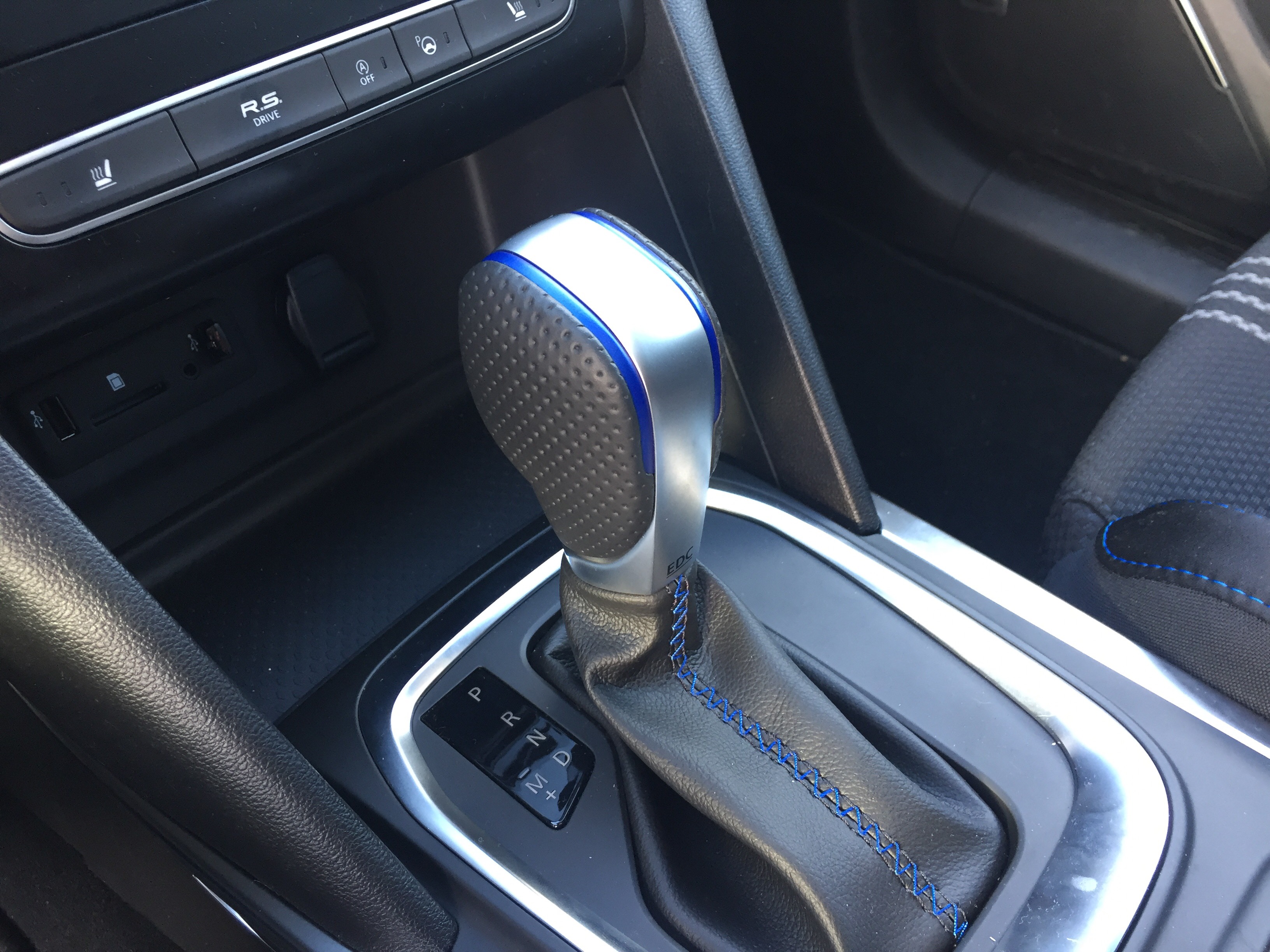 Ik ben om, een automatische transmissie rijdt heerlijk. Ook al je niet veel in de file staat.