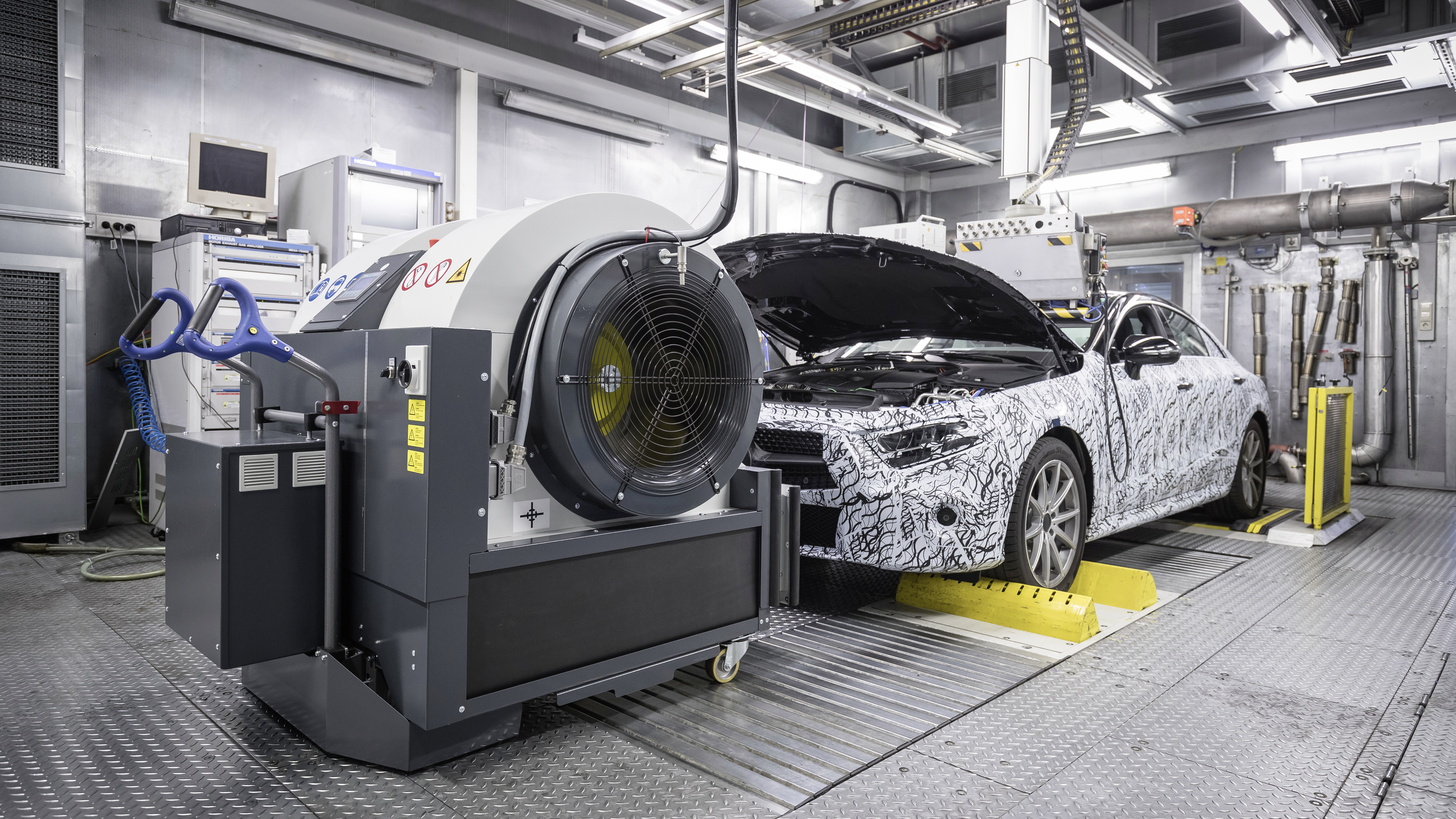 Een nieuwe test voor nieuwe 2018-types is tot daar aan toe. Maar of u nu nog effe al uw auto’s in 2018 ook nog opnieuw wilt testen, dat blijkt zeer veel moeilijker uitvoerbaar.