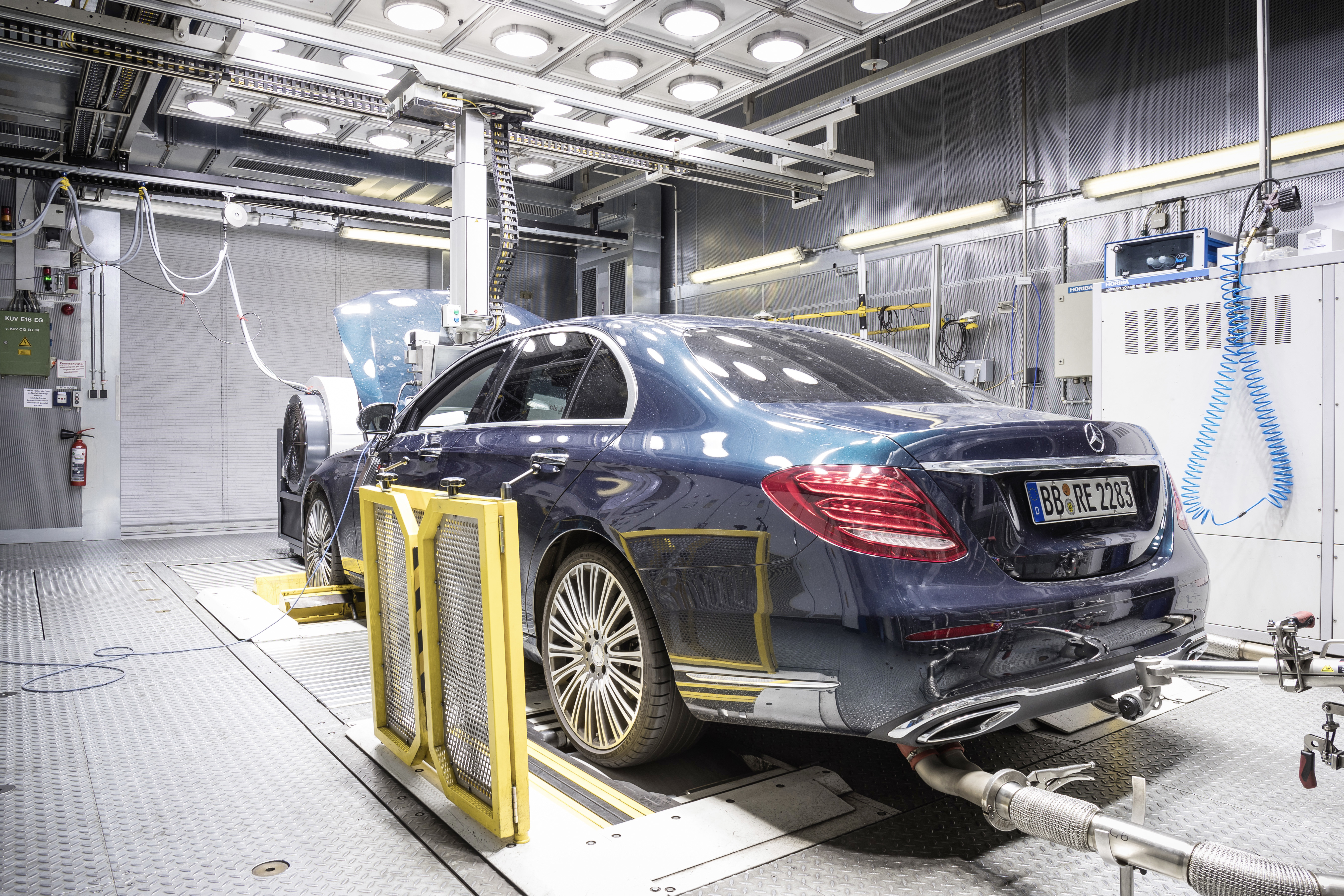 De gestelde CO2- doelen, zijn volgens ACEA vooral gebaseerd op politieke motieven, zonder een realistische kijk op wat technologisch mogelijk is en de gevolgen voor de werkgelegenheid in de automotive sector. 