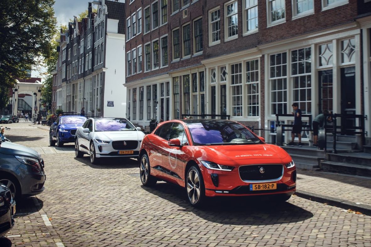 Nog net profiteren van de lage bijtelling: de I-Pace zie je echt overal. (Foto: Jaguar)