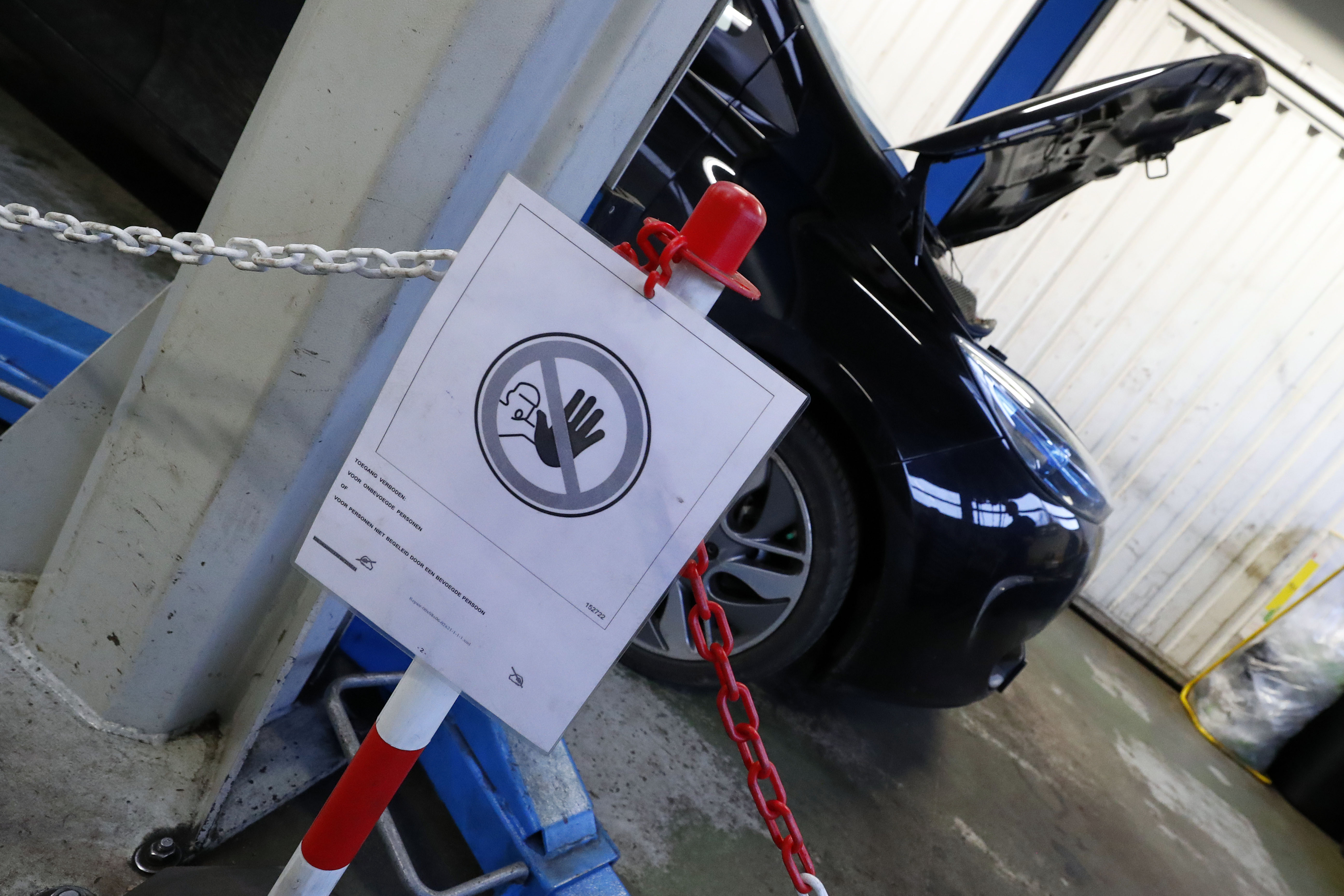 Wat heb je nodig om te werken aan hybride of EV's? En aan welke regels moet je voldoen?