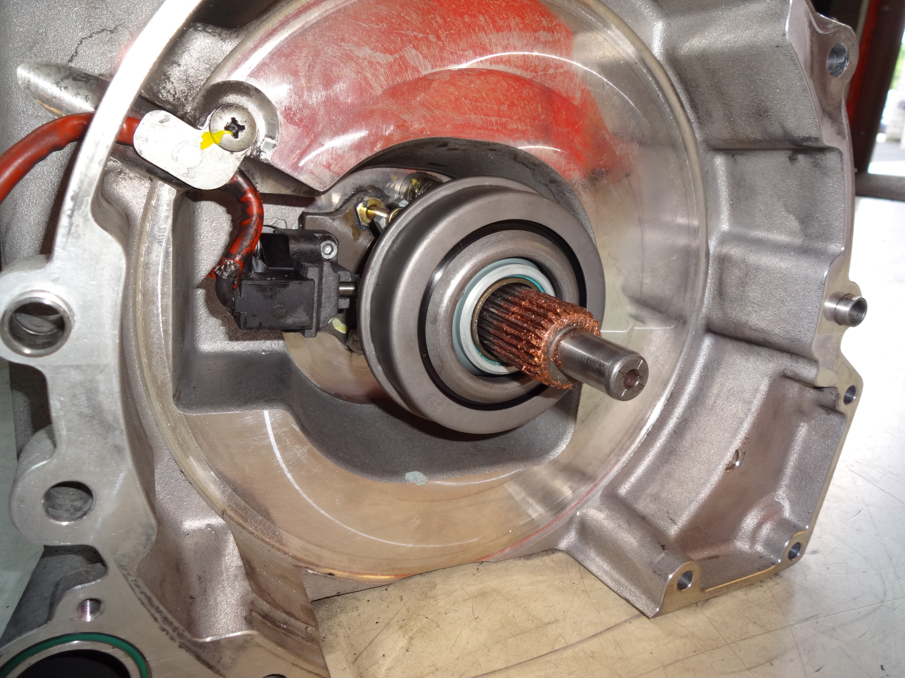 Wat krijgen we nou? Kopervet op de prise-as voor montage van de koppeling? Dat mag toch niet?