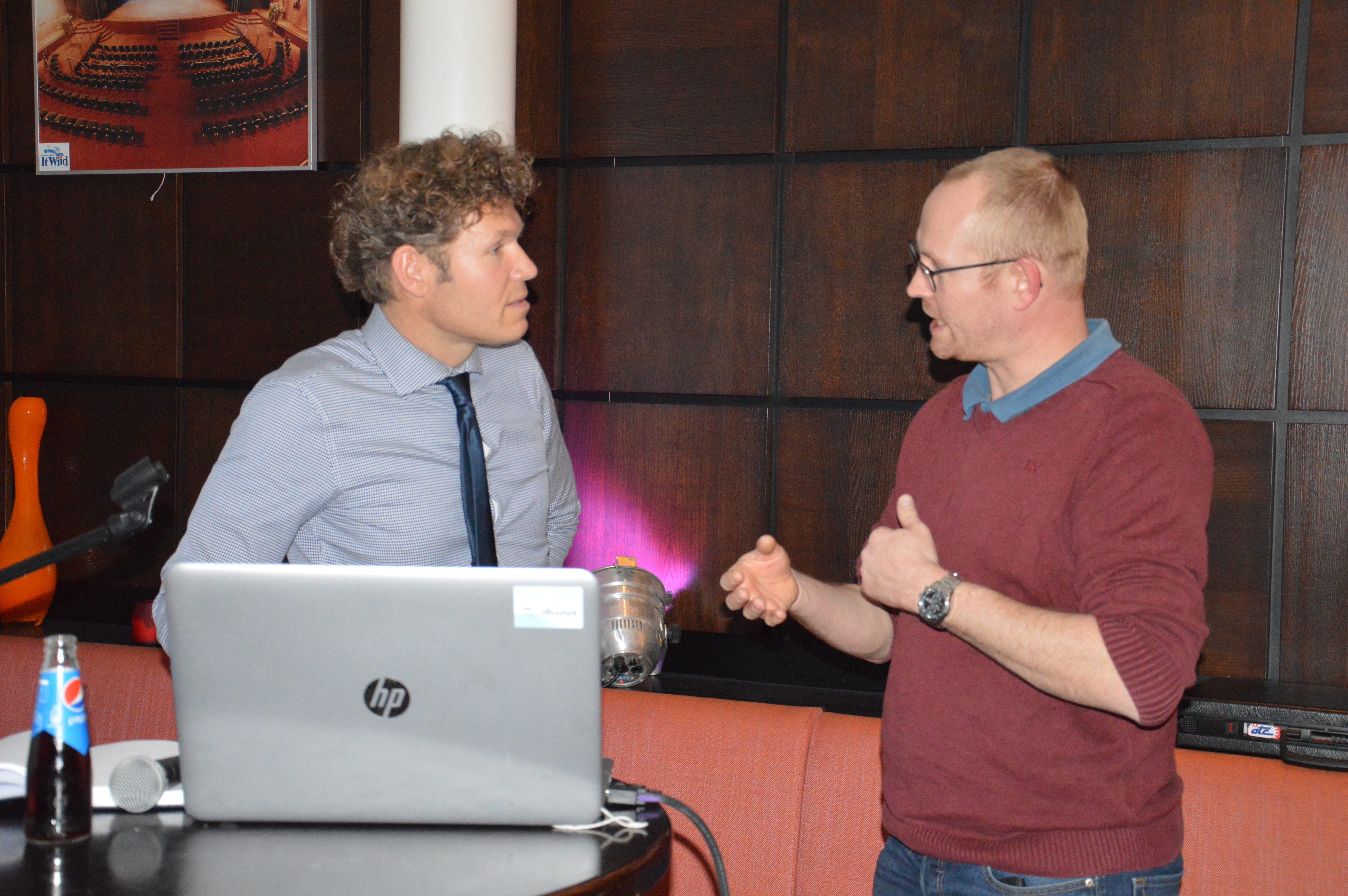 “Jelle, ik merk dat de cardanolie van sommige BMW-motorfietsen te heet wordt. De haakse overbrenging kan daar wel tegen, het lager niet. Wat kan ik daar aan doen?”