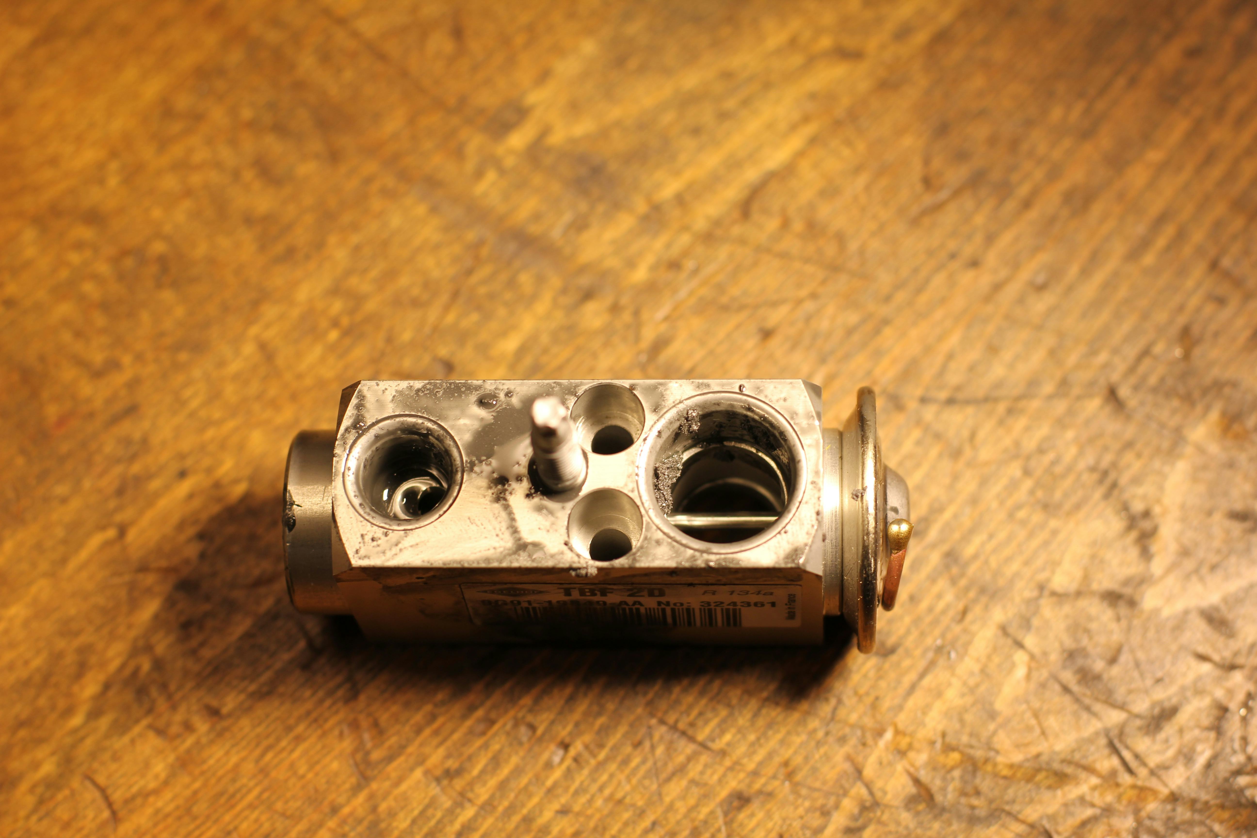 Verontreinigingen kunnen het expansieventiel ontregelen.