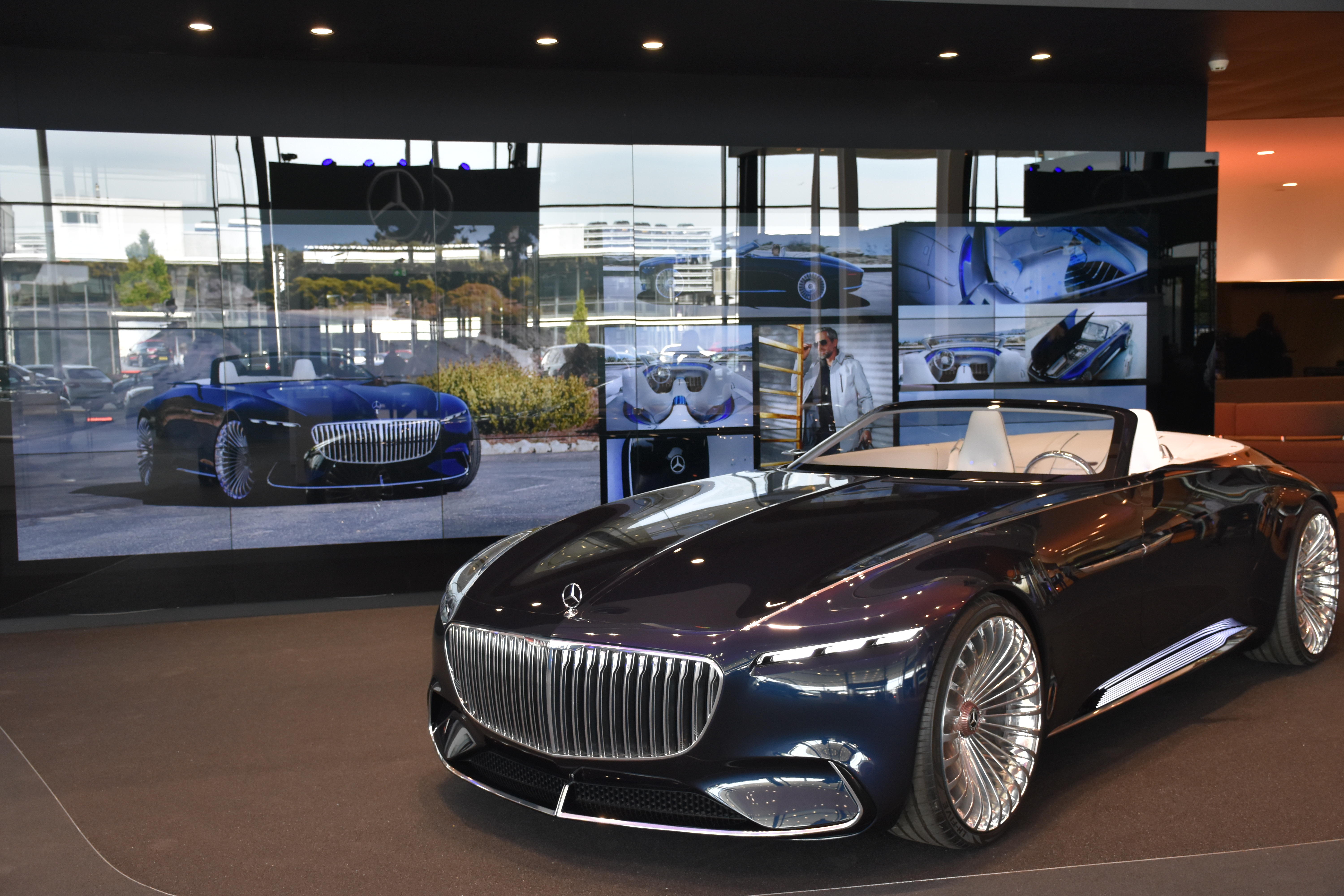 Special voor de opening van de Mercedes Benz Flagship store in Den Haag werd de 100 % EV concept car van  Maybach, de Vision, ingevlogen. Een bijzondere uitvoeringing, de video's en foto's op de schermen achter de Vision versterken de beleving van deze auto.
