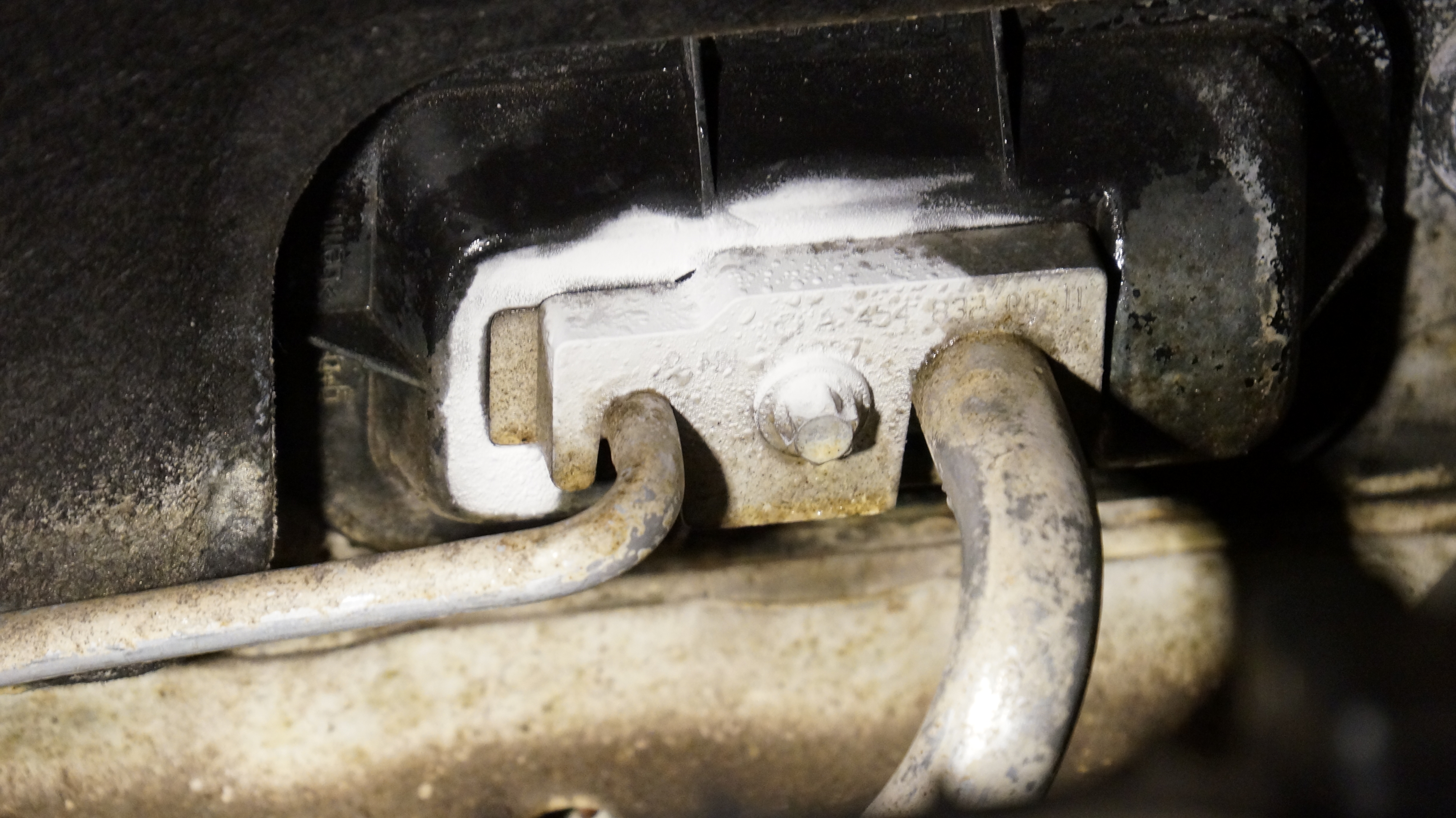 De aircopomp werkt naar behoren, maar de airco koelt niet.  Garageforum-lid Slager vermoedt dat het expansieventiel de veroorzaker is. Hij vraagt mede-forumleden of hij in de juiste richting denkt.