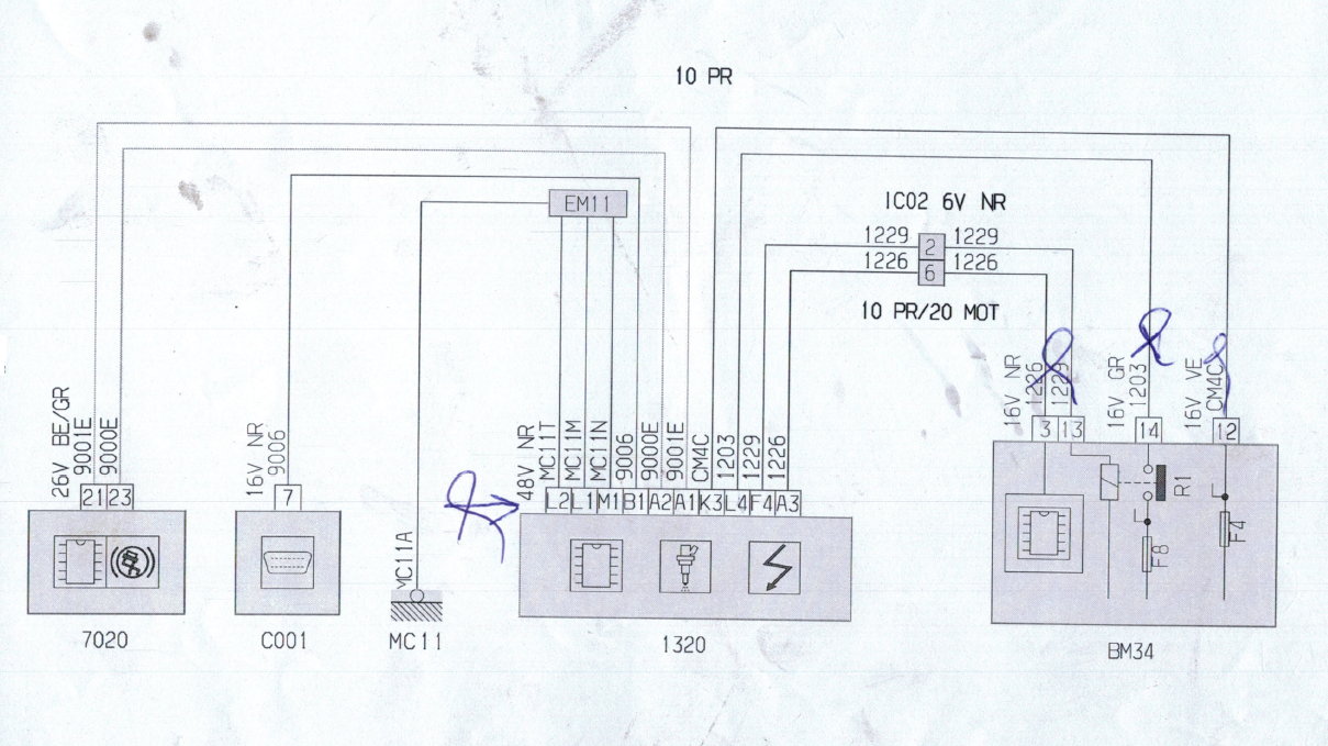 Er komt geen voeding op de brandstofpomp en de bobine. Volgens het schema moet dit uit zekeringkast BM34 komen. Forumlid Dsje doet diverse metingen en vinkt stap voor stap alles af. Alles lijkt in orde.