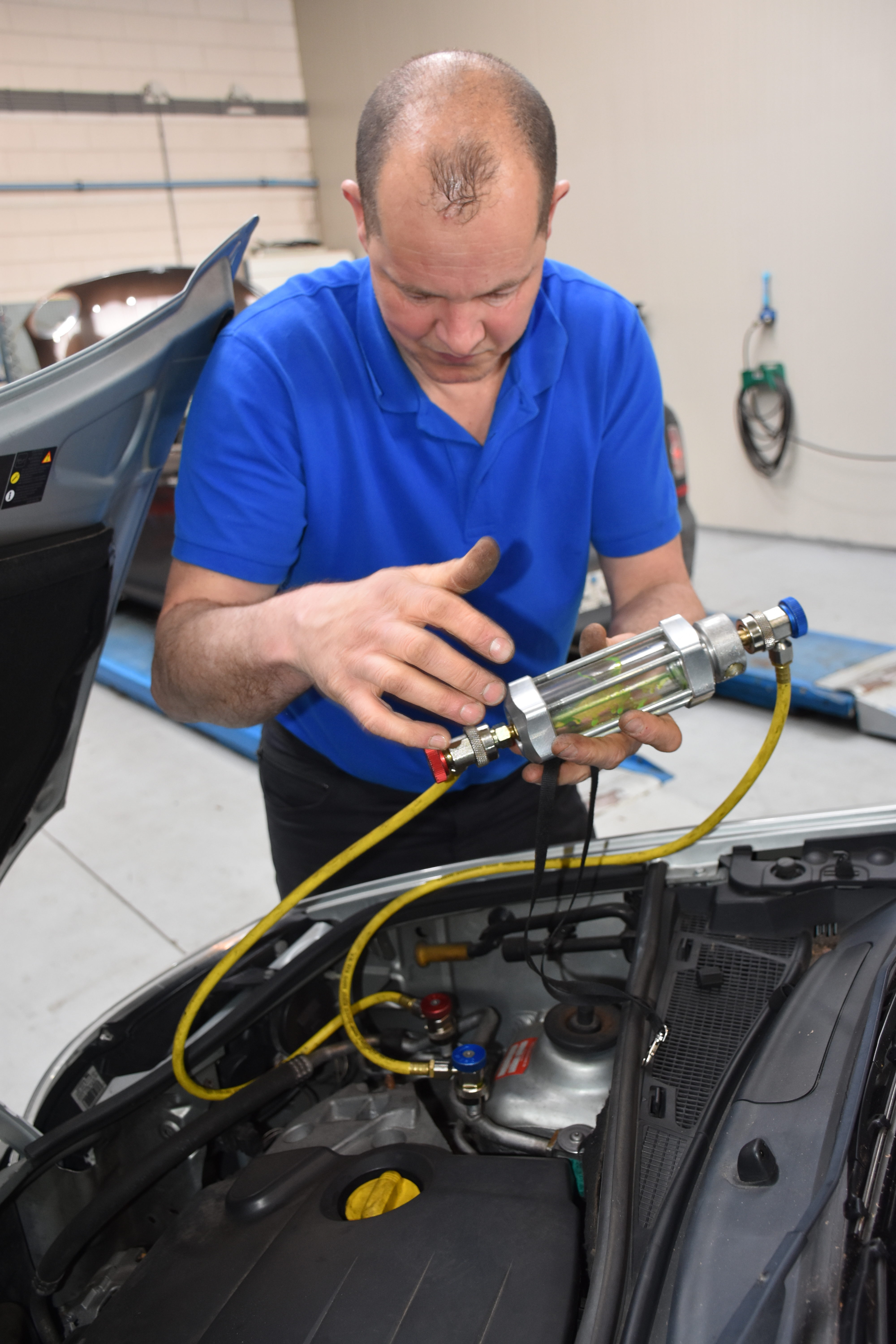 Onmisbaar aircowerkplaatsgereedschap: het kijkglas.