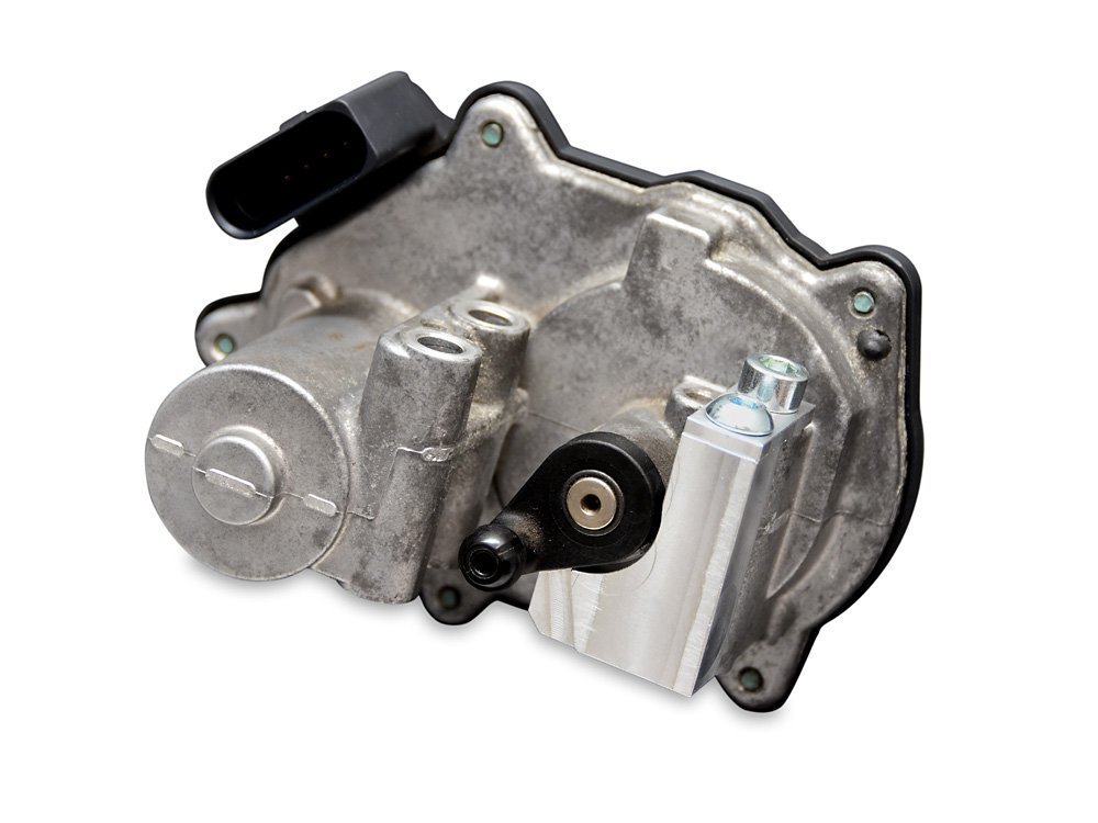 Door slijtage van de wervelkleppen komt de positiesensor net te ver terug te liggen in ruststand. Met de begrenzerset kun je foutcode P2015 voorkomen. Maar, dit blijkt niet altijd de oplossing.