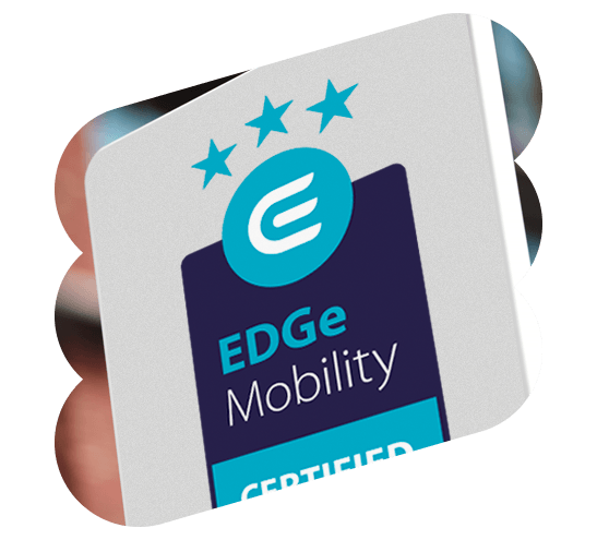 Het keurmerk ondersteunt bedrijven bij het ontwikkelen van hun EV-specialisme. Niet alleen in opleiding en technische ondersteuning. EDGe Mobility verzorgt ook laadpalen en specifieke tools en apparatuur.