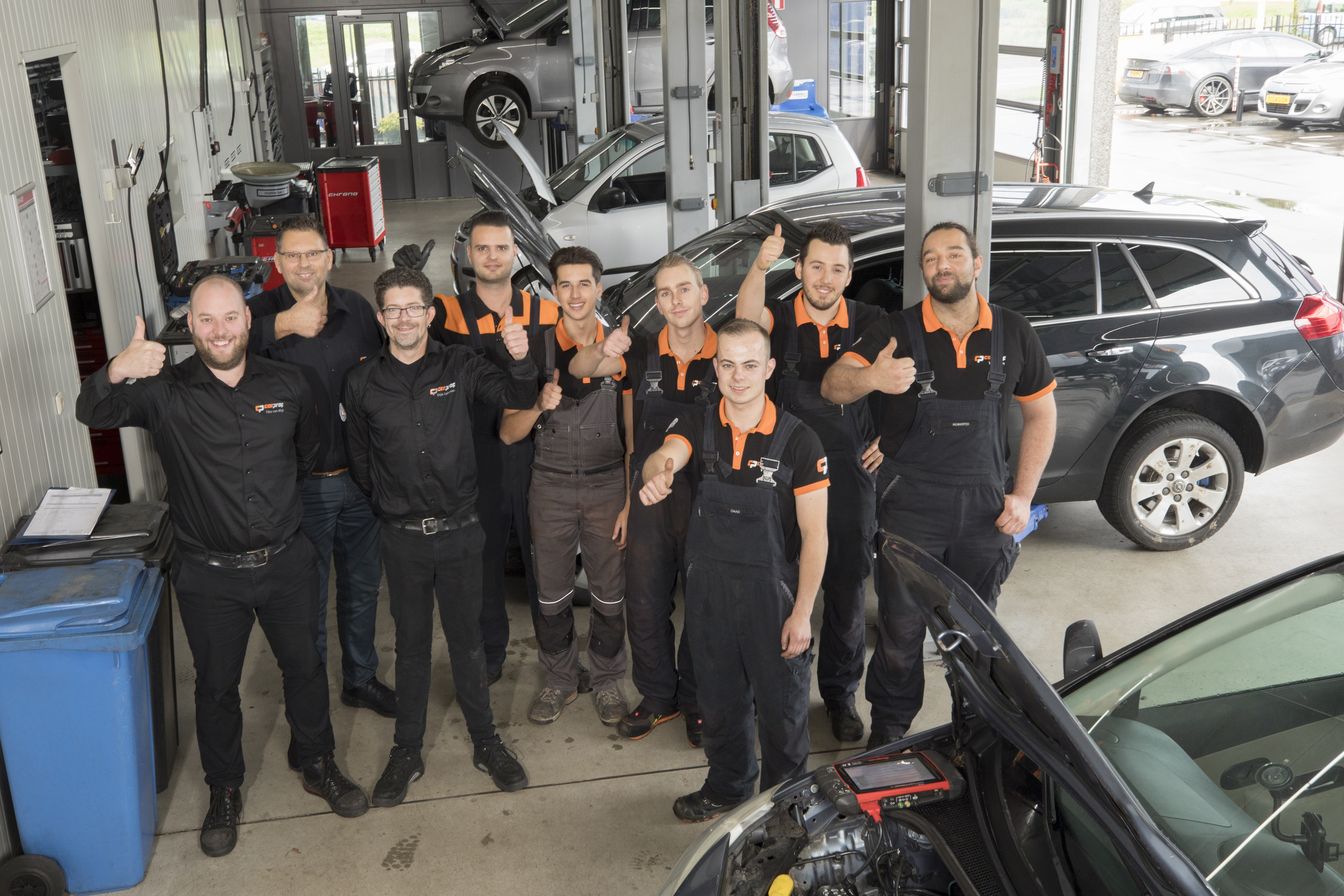 Het team technisch specialisten van CarProf Valentijn, Bovag Onafhankelijk Autobedrijf van het Jaar 2019/2020!