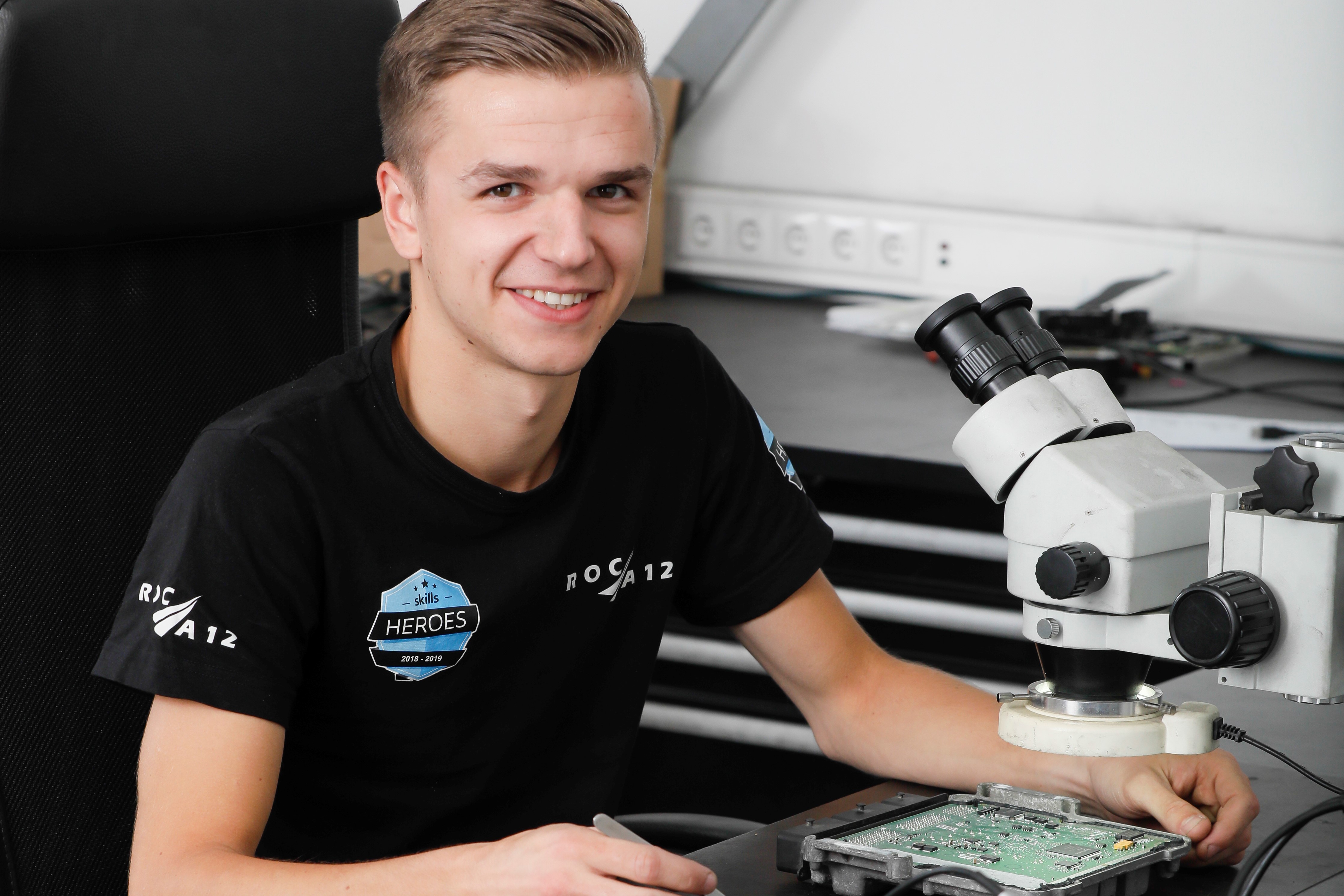 Johan Berkhout, 21, is diagnosetechnicus bij AE-Tech in Lunteren