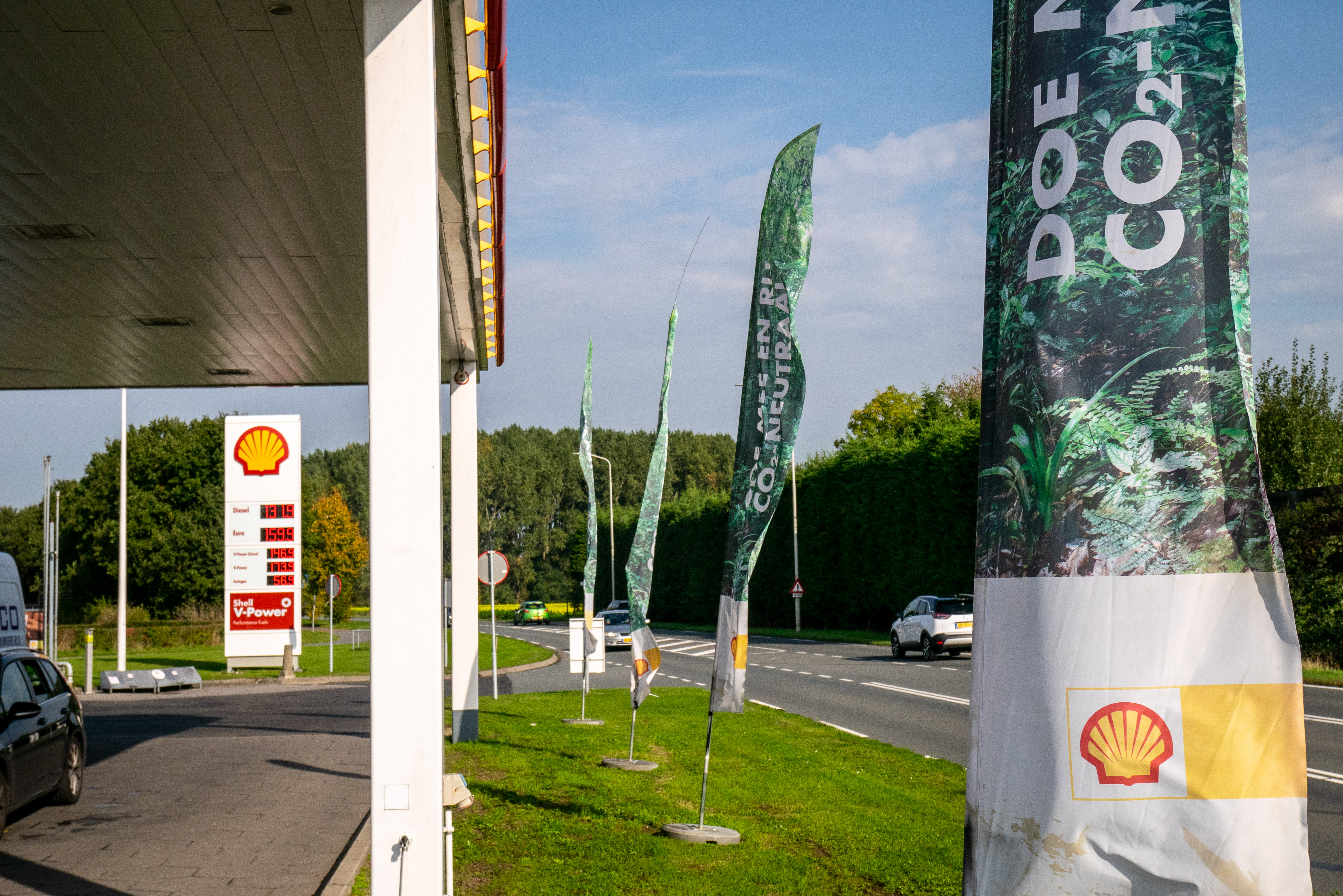 Niet te missen: bij Shell kun je je CO2-uitstoot compenseren. Wel gemist? Dan vragen ze het nog eens bij de kassa.
