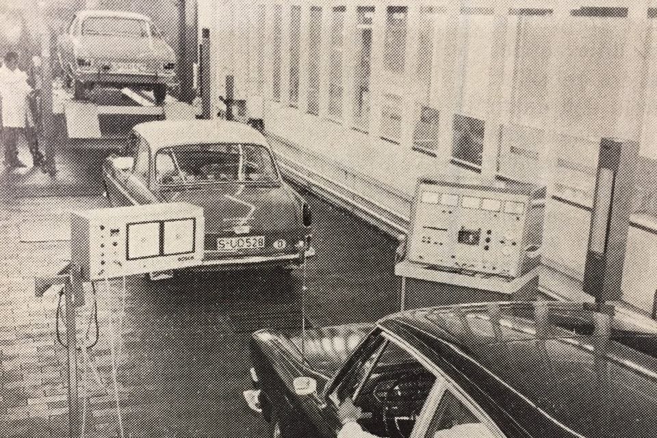 De Bosch Diagnose Teststraat, een innovatie waar AMT in 1969 veel aandacht aan besteedde. Bosch ontwierp er zelfs een speciaal logo voor!