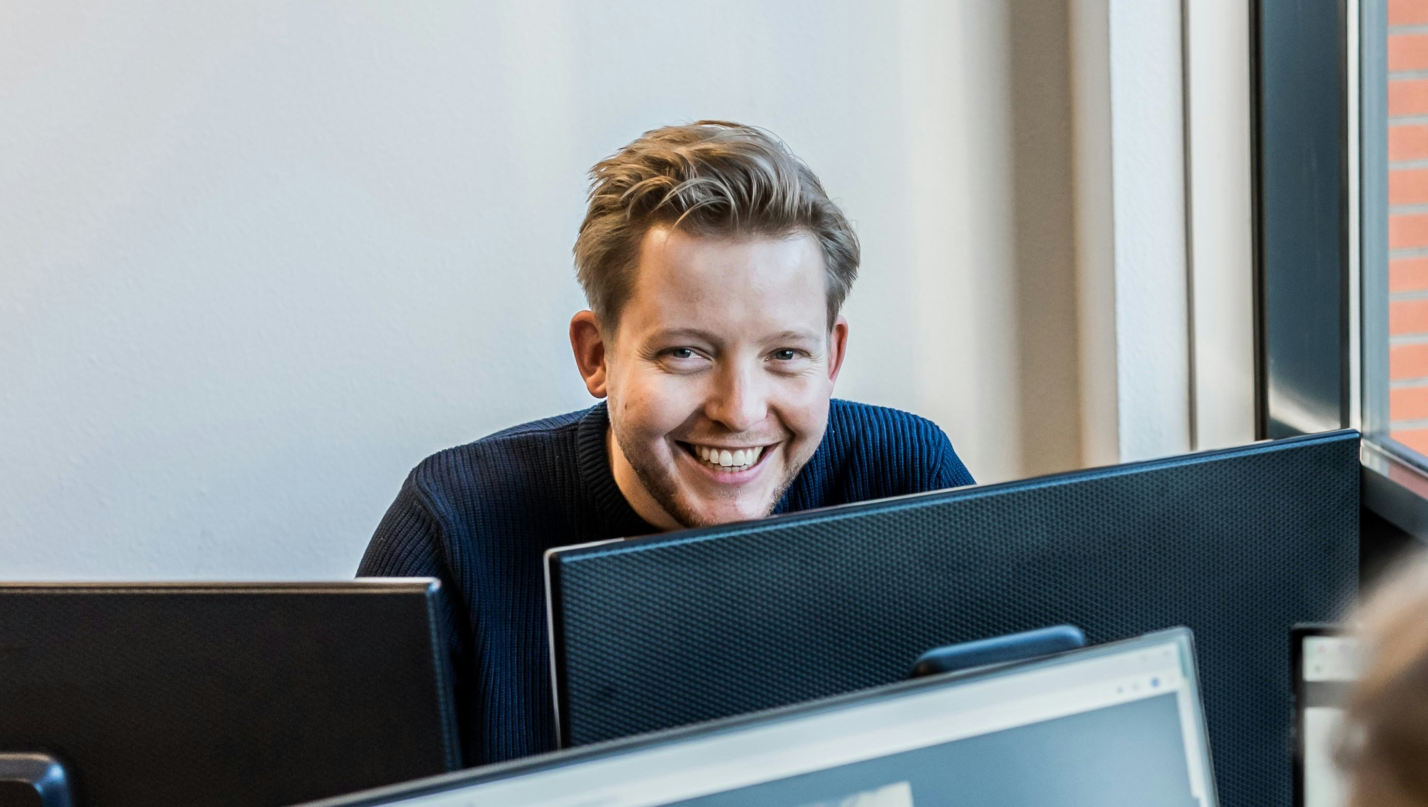 Als creatief vormgever en marketeer bij Autosociaal bezoekt Bas wekelijks autobedrijven om te praten over hun online strategie en klantenbinding.