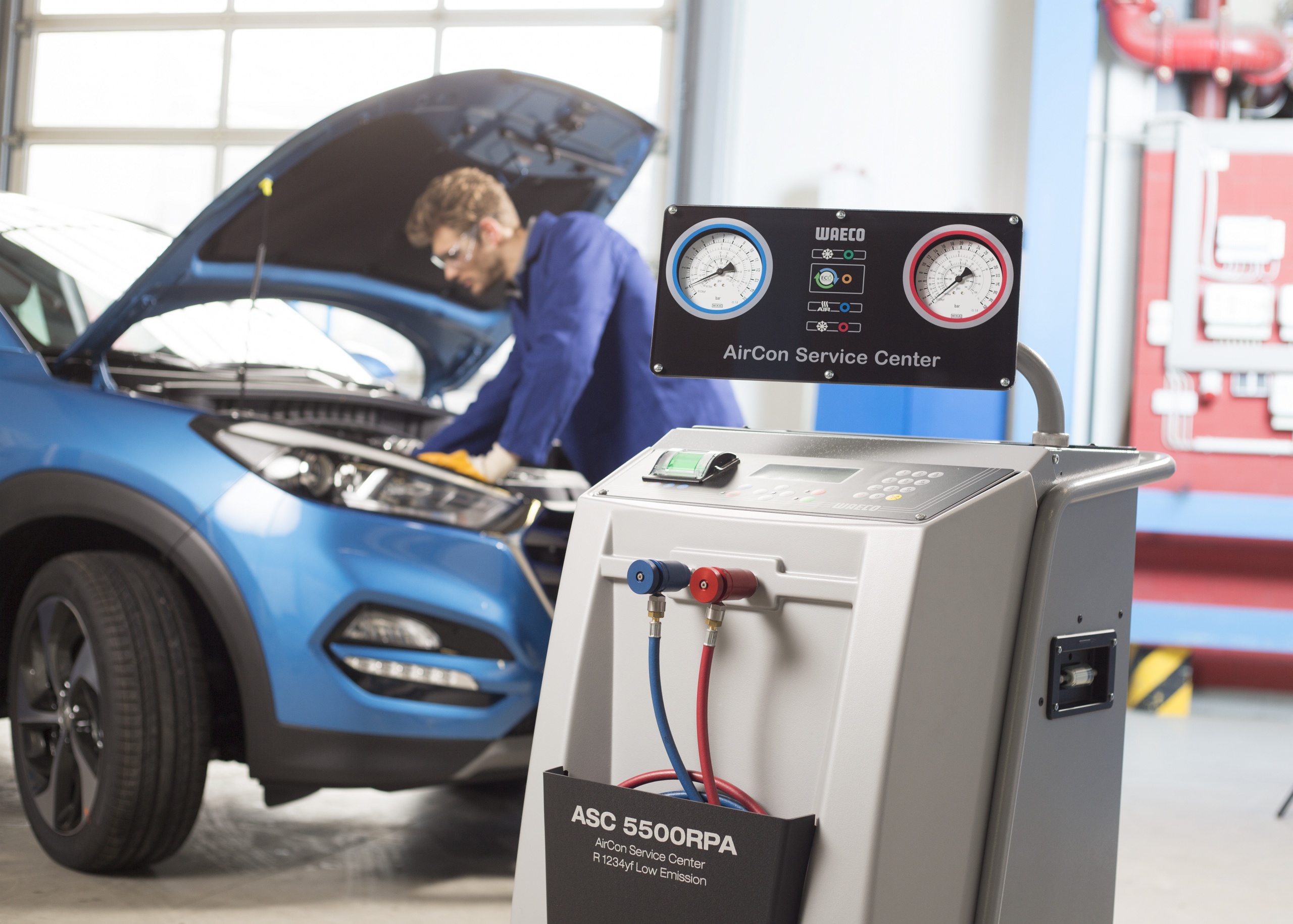 “Er rijden steeds meer auto’s met R1234yf. Die komen steeds vaker bij de universele garage voor onderhoudsbeurt en aircoservice”, zegt Dometic. 