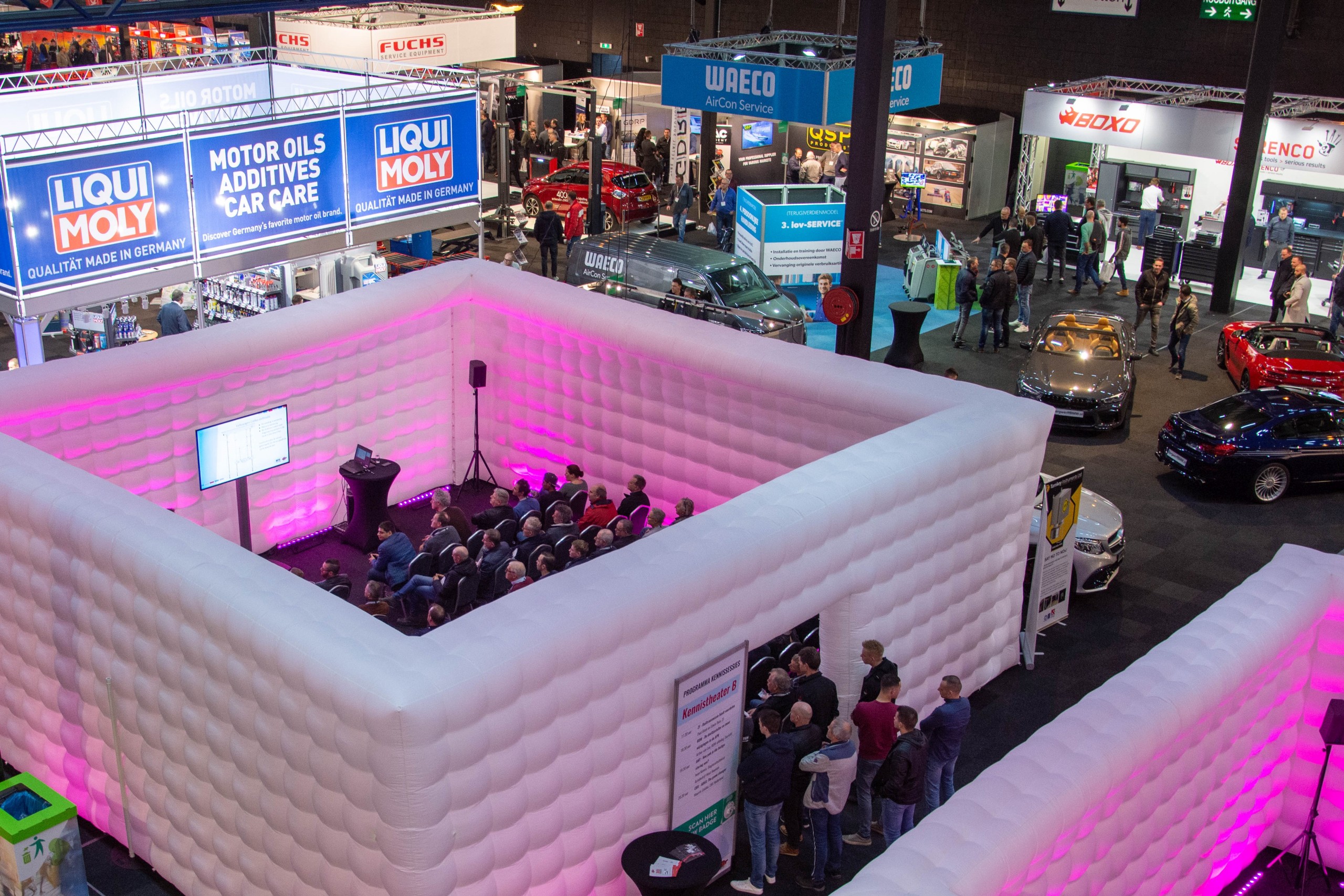 Iwan Kennis trekt een meer dan volle zaal met zijn sessie storingzoeken.