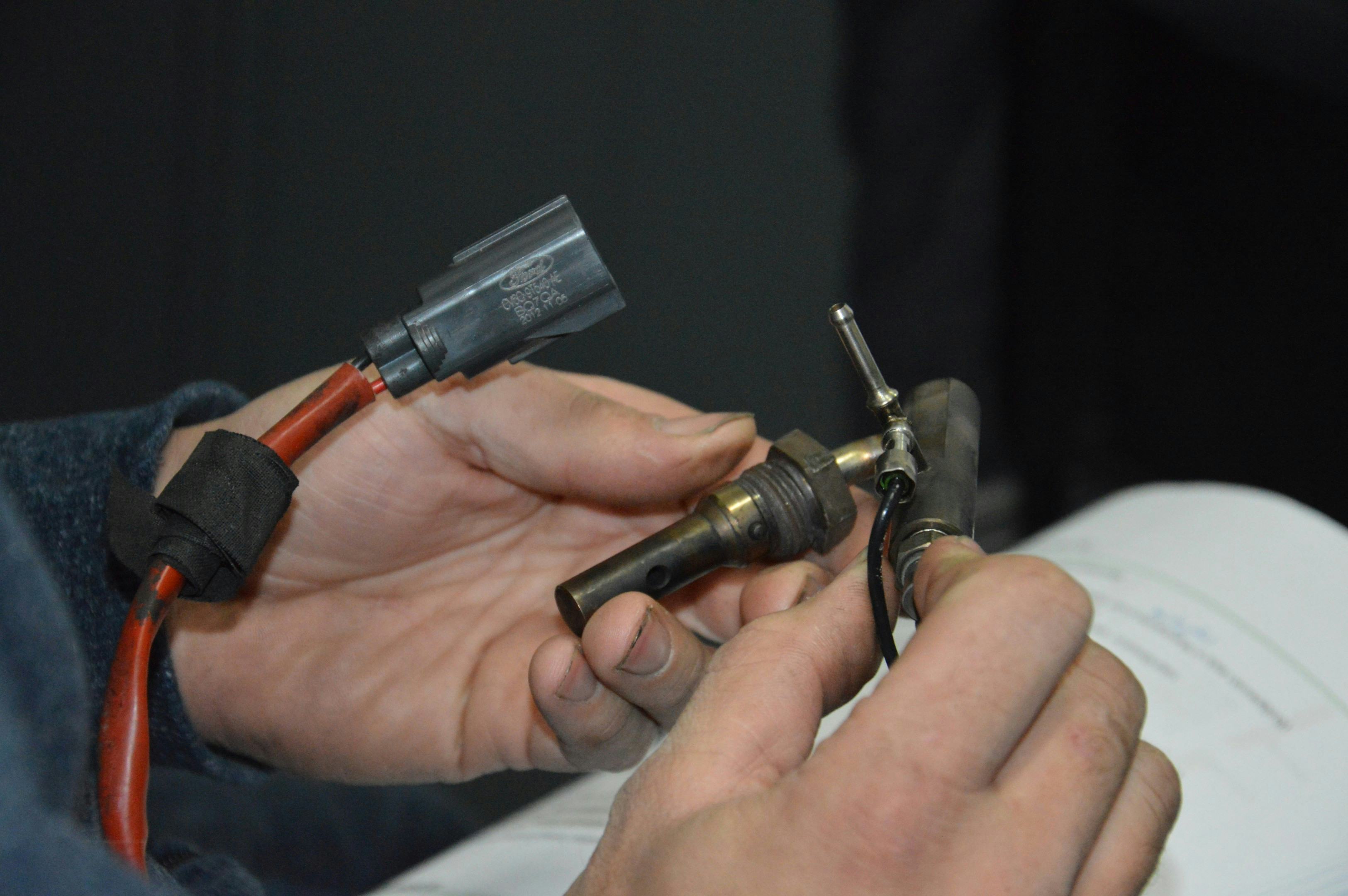 Ford en Toyota gebruiken een extra injector. Voor je aan de basiscontroles
begint, moet je weten met wat voor systeem je te maken hebt.