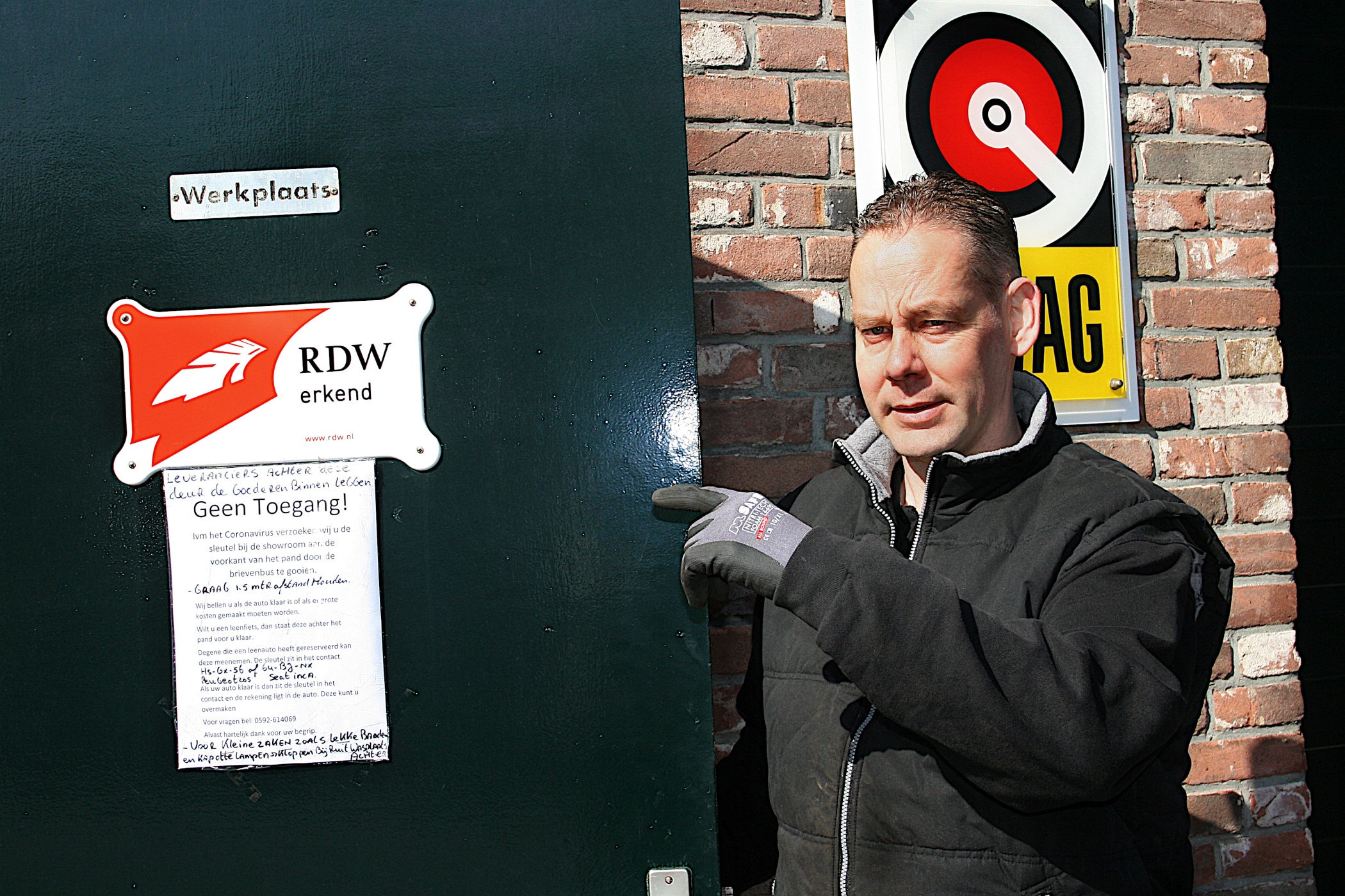 Lucas Enting van Garage Brummel in Norg: "We moeten niet hebben dat de apk-plicht wordt opgeschoven."