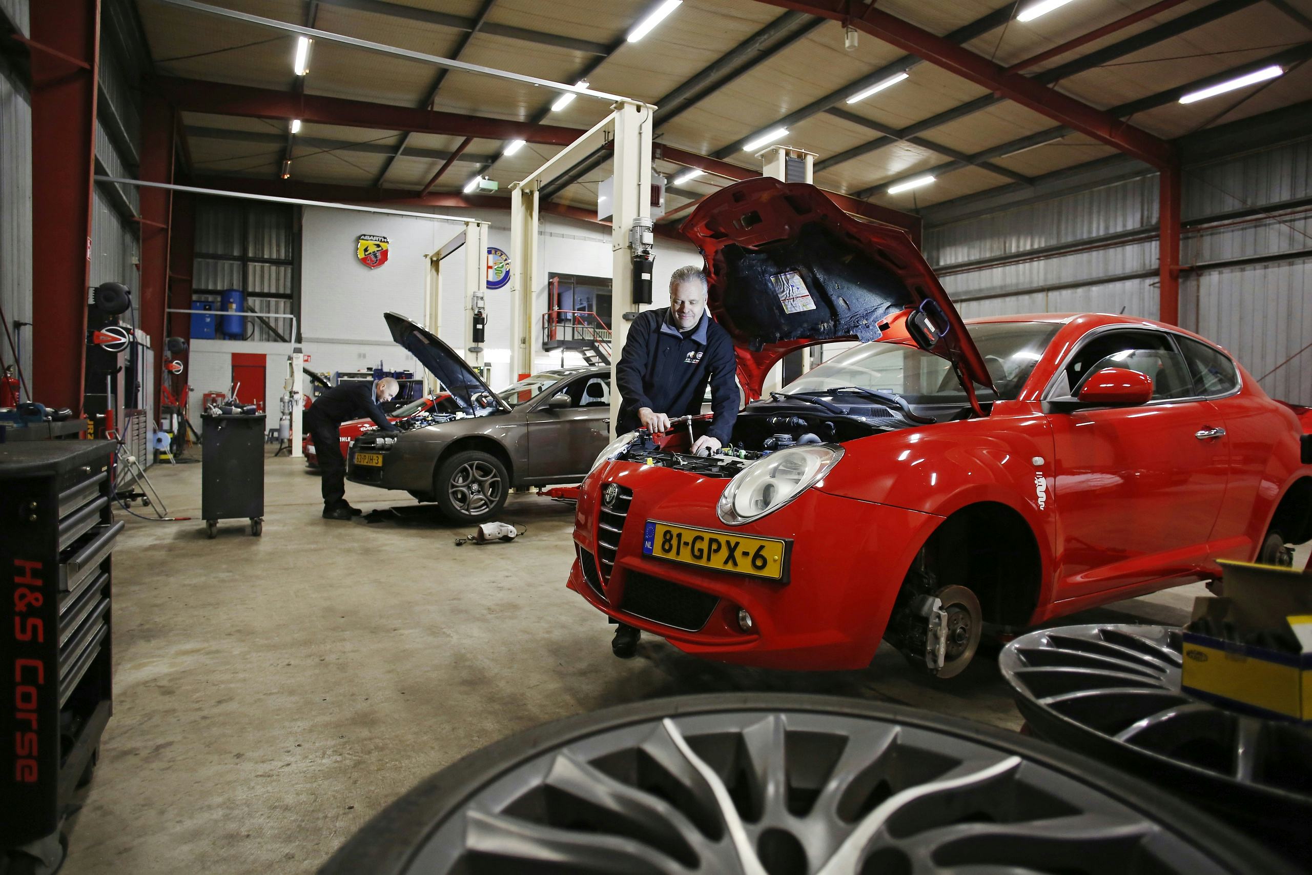 Naast onderhoud, reparatie en tuning voor Abarth, Alfa Romeo en Fiat prepareert H&S Corse raceauto’s voor Nederlandse en Europese klanten.