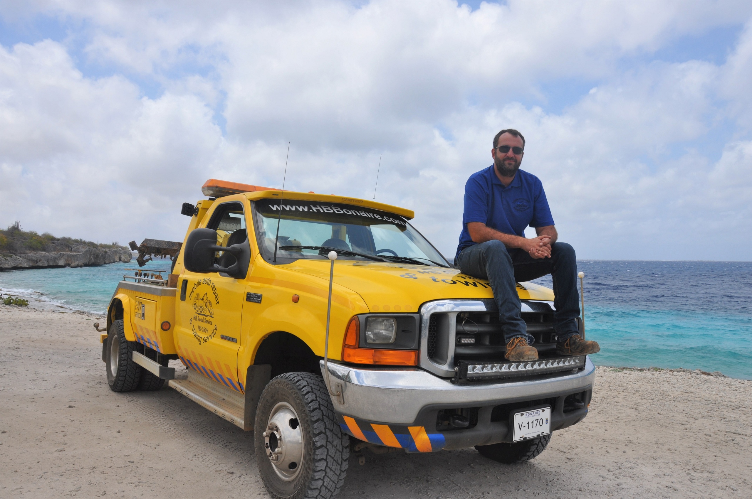 Niels Derksen, autotechnicus op Bonaire