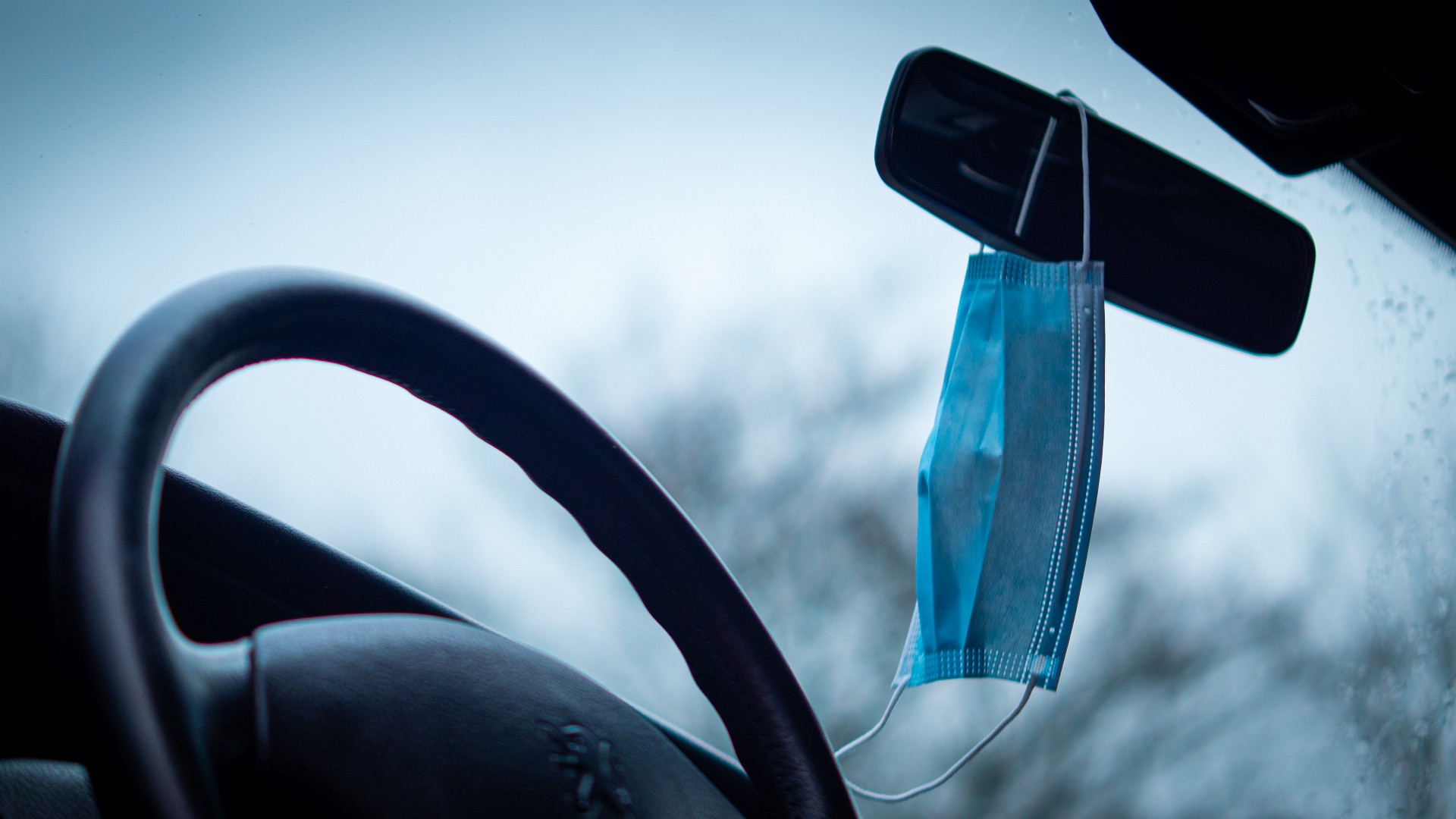 Per 1 december 2020 zijn mondkapjes verplicht in publieke binnenruimtes. De maatregel geldt in ieder geval tot 1 maart 2021.