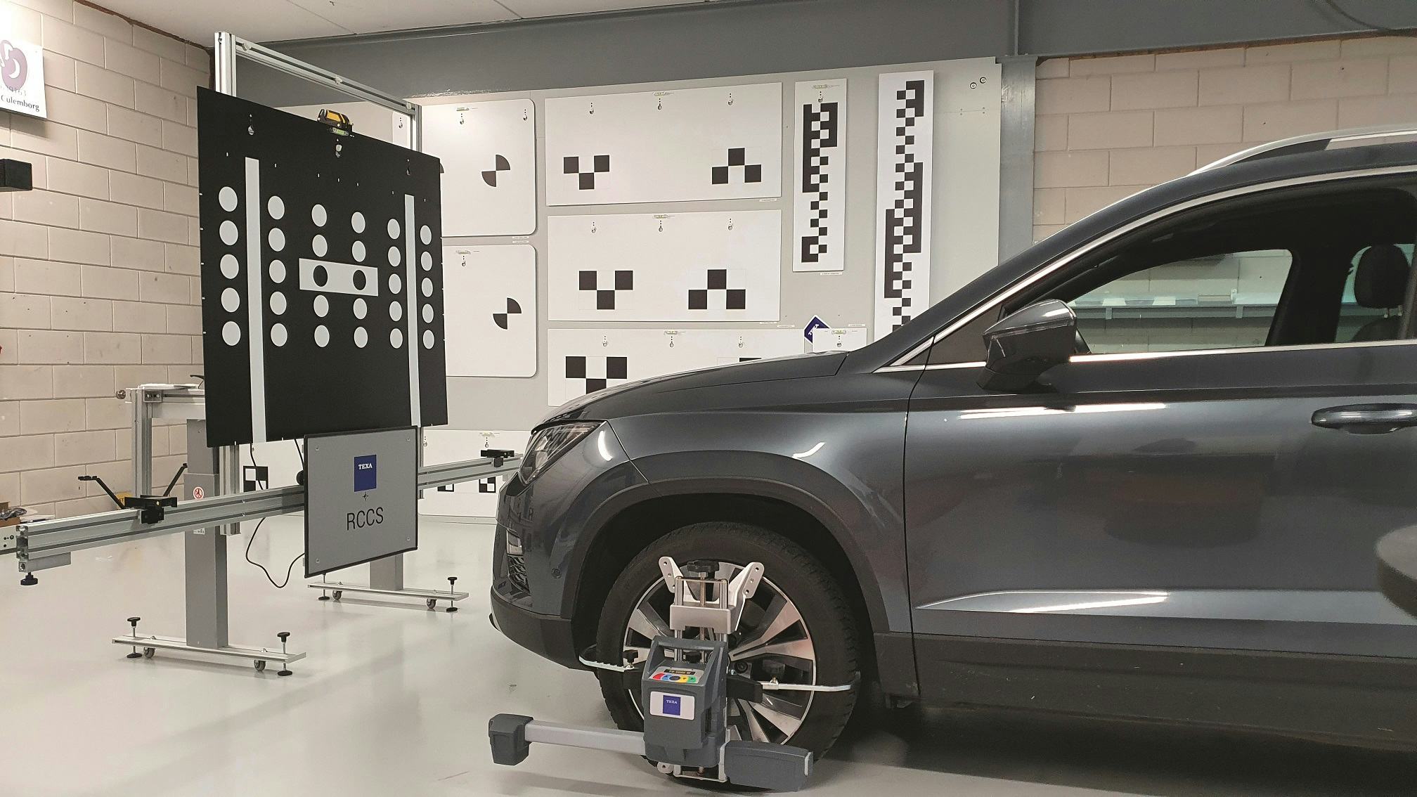 ADAS-kalibratieapparatuur: in investeren of aan de specialist overlaten? Die vraag moet ieder autobedrijf voor zichzelf beantwoorden. Belangrijk: er goed mee werken eist kennis en kunde. Maar dat geldt evenzeer voor klein herstel aan ruit en carrosserie.