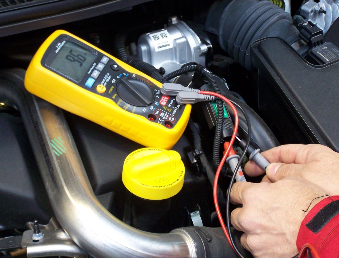 Handig zo'n multimeter, maar waar moet je op letten? En kan een multimeter nog wel genoeg informatie aan je geven met de moderne elektronica?