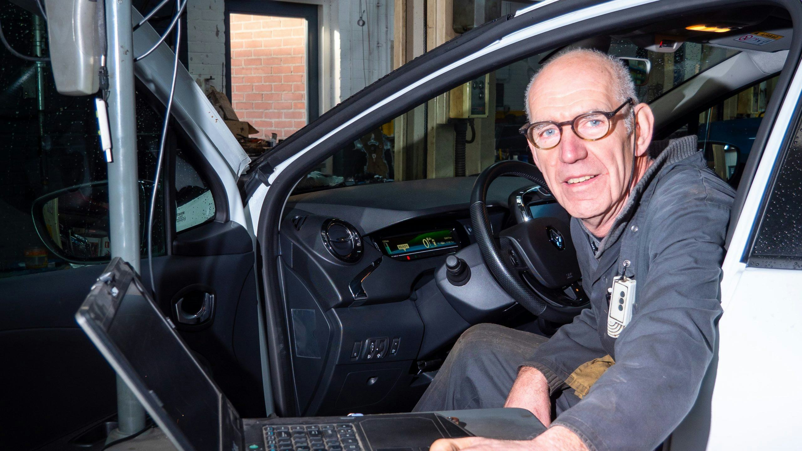 Trots op het vak: Henk Polman, werkte 44 jaar bij hetzelfde autobedrijf