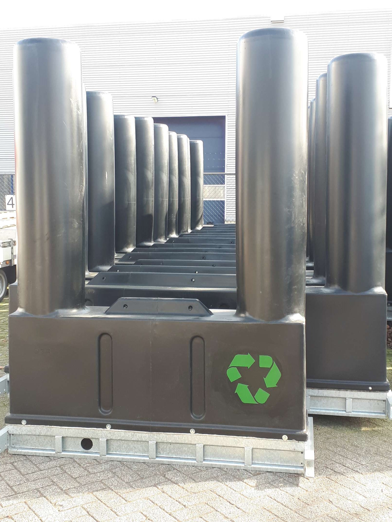 De cassettes van de Slift stempelhefbruggen zijn voorzien van het recycle logo.