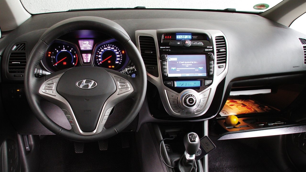 Ten tijde van de introductie van de ix20, in 2011, werkte de verlichting van het dashboardkastje nog wel...