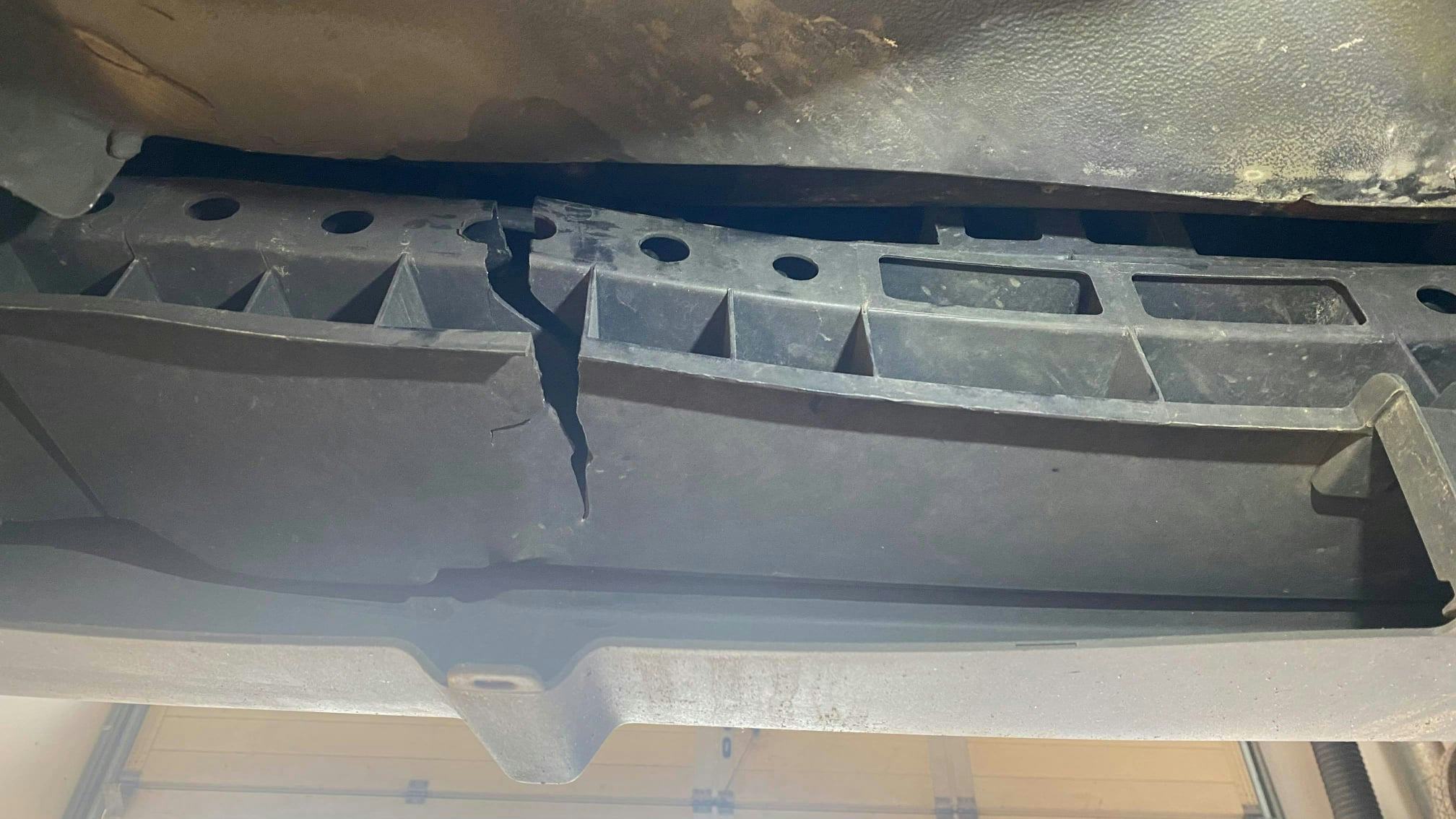 Scheur in de bumperbalk. APK-afkeur?