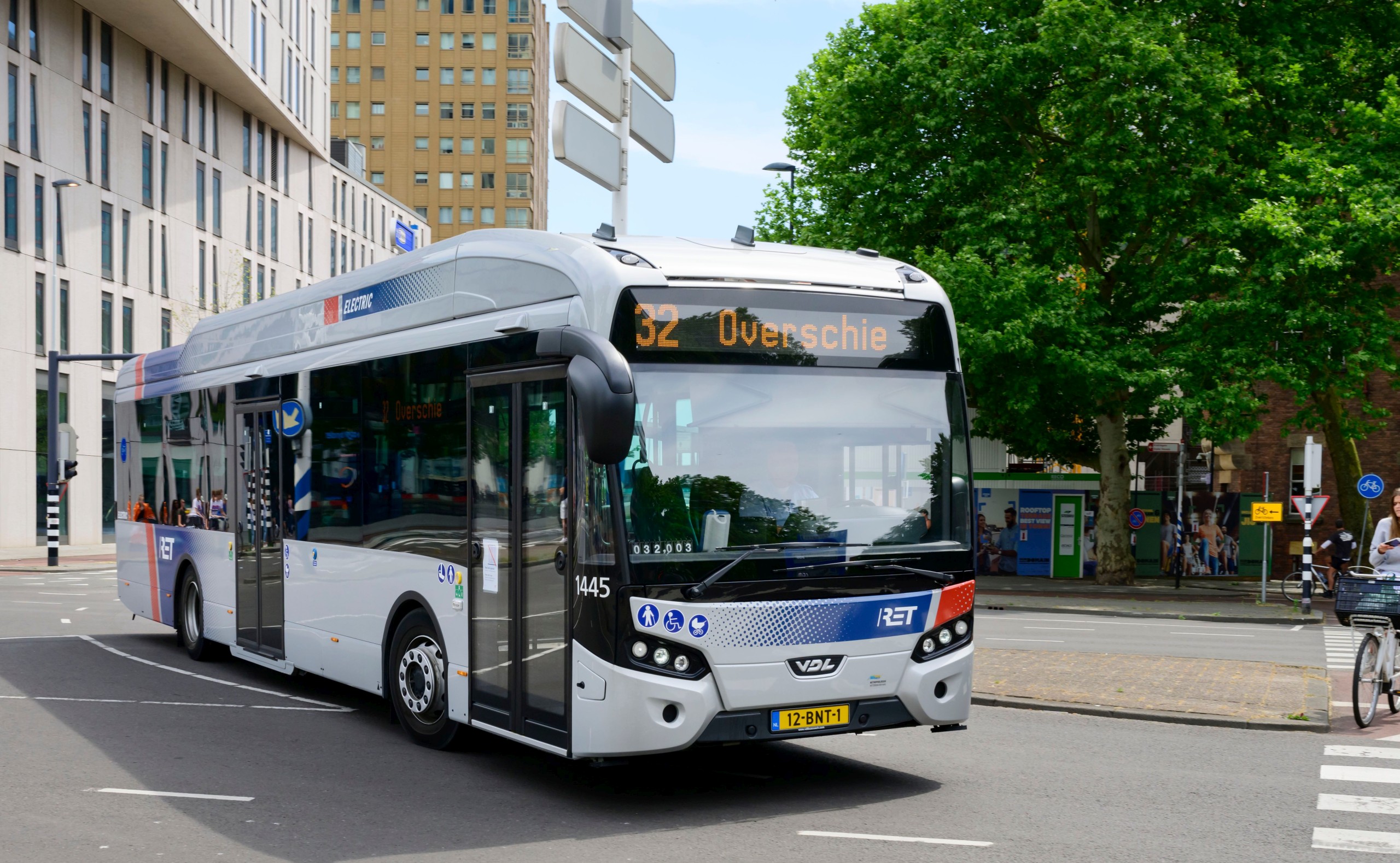 Sinds december 2019 rijden er 55 van deze elektrische emissievrije VDL Citea’s in Rotterdam, Schiedam en Vlaardingen. Foto: Rick Keus.