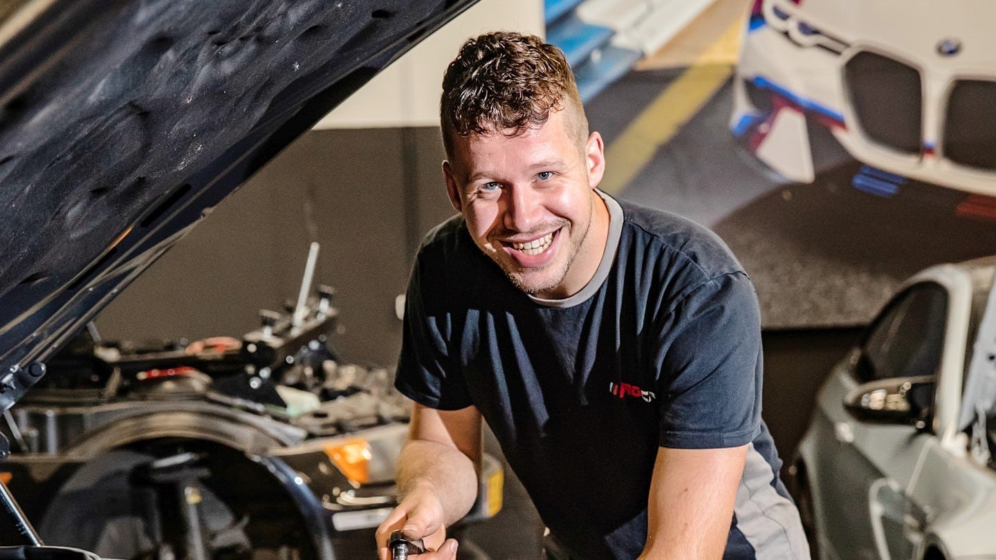 Trots op het vak: Jeffrey Mijnheer, diagnosetechnicus bij Procar in Zwolle