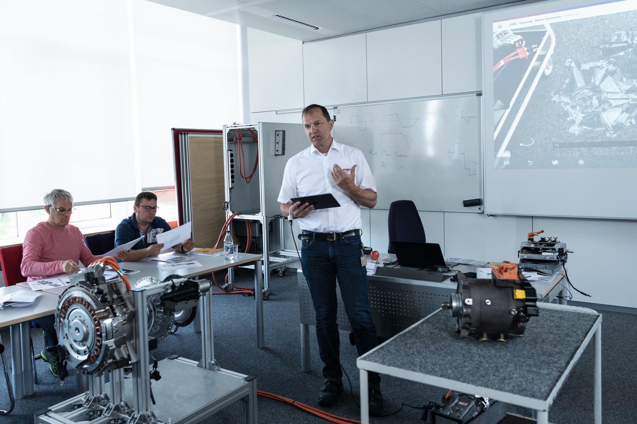 Bij de Bosch ‘Systeemtraining (H)EV Hybride en elektrische wagen’ leer je hoe je de toestand van een batterij kunt beoordelen.