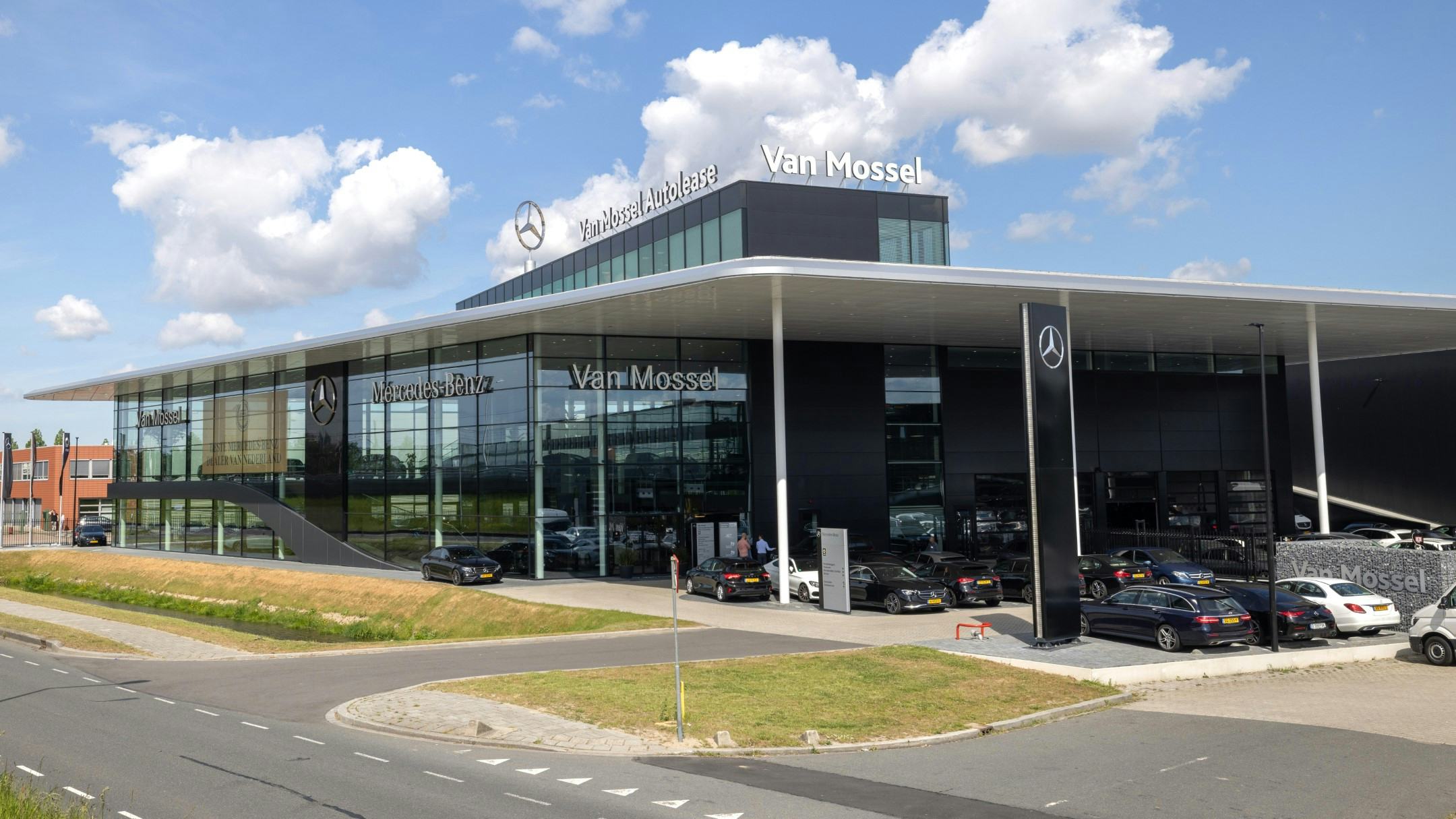 Van Mossel Mercedes-Benz Rotterdam - Foto Peter Roek