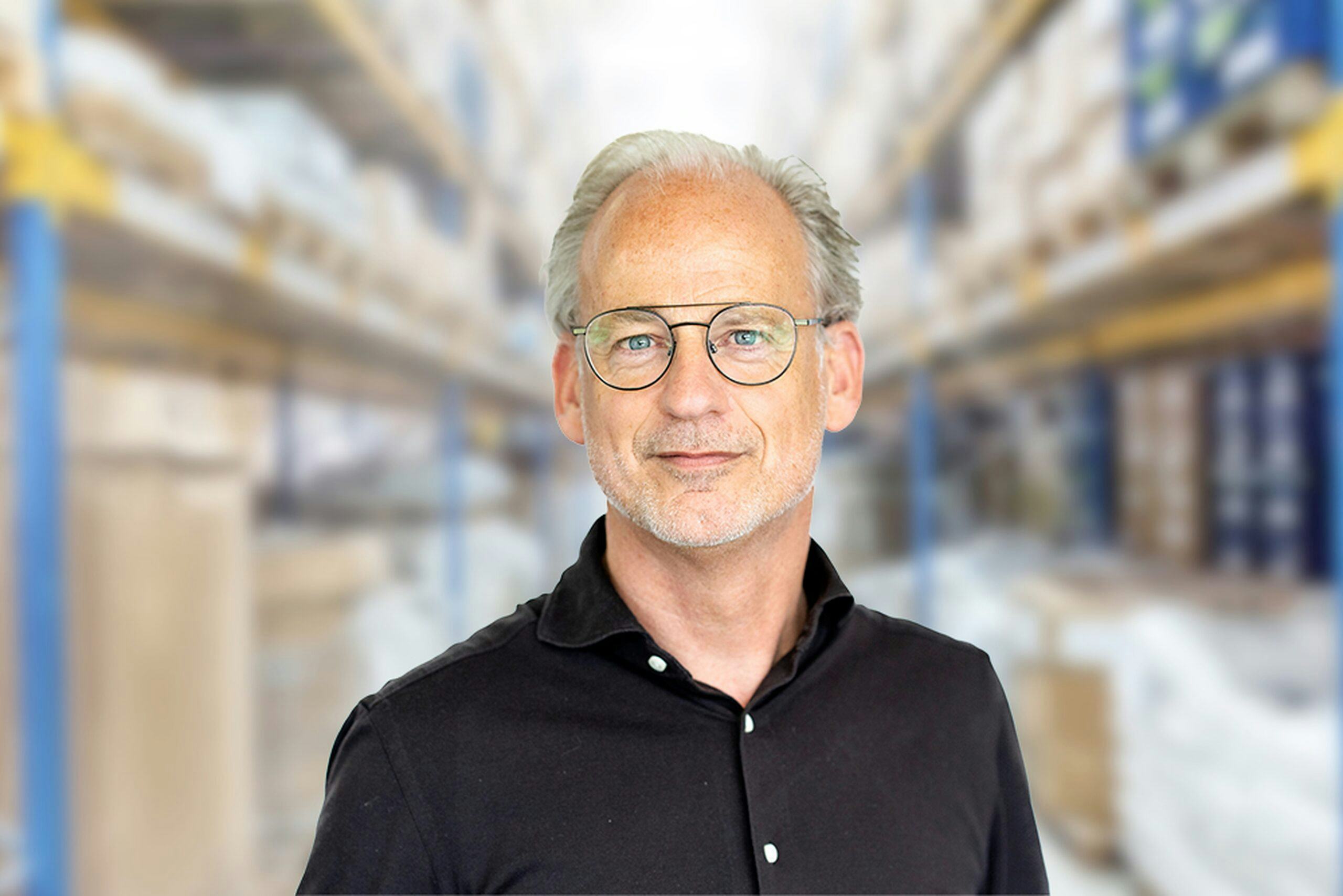 René Bestevaar is adviseur werkgeverschap bij OOMT. Door zijn jarenlange werkervaring in de mobiliteitsbranche weet hij tegen welke uitdagingen werkgevers aanlopen. Hij en zijn collega-adviseurs werkgeverschap ondersteunen ondernemers bij hun werkgeversvraagstukken. “Ik kan het niet genoeg benadrukken: bel OOMT, die kan je in veel gevallen helpen, begeleiden of doorverwijzen.”