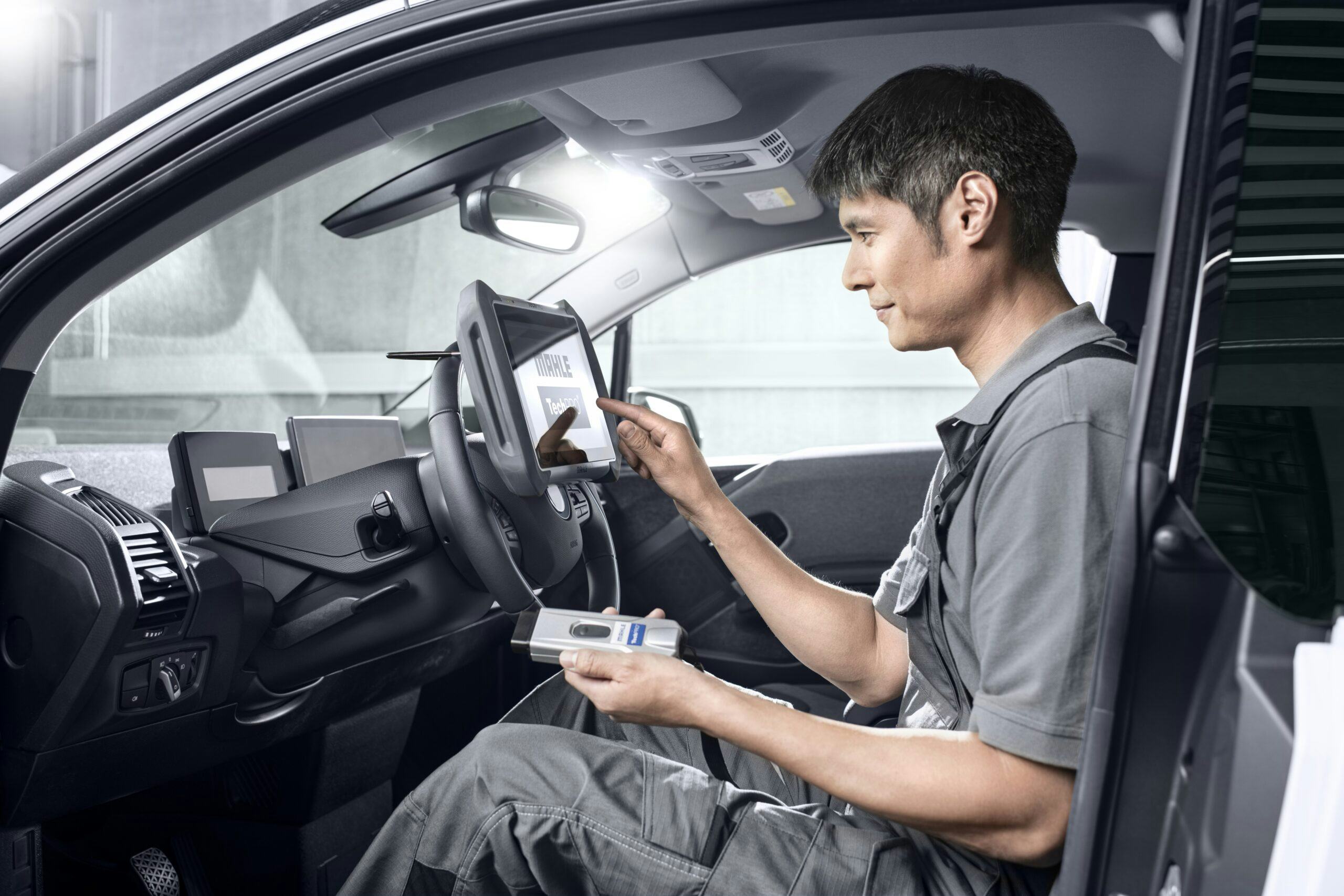 Toegang tot informatie en software van autofabrikanten moet voor elk autobedrijf beschikbaar zijn, maar niet voor autocriminelen. Daarvoor gaat het Europees SERMI erkenningssysteem zorgen.