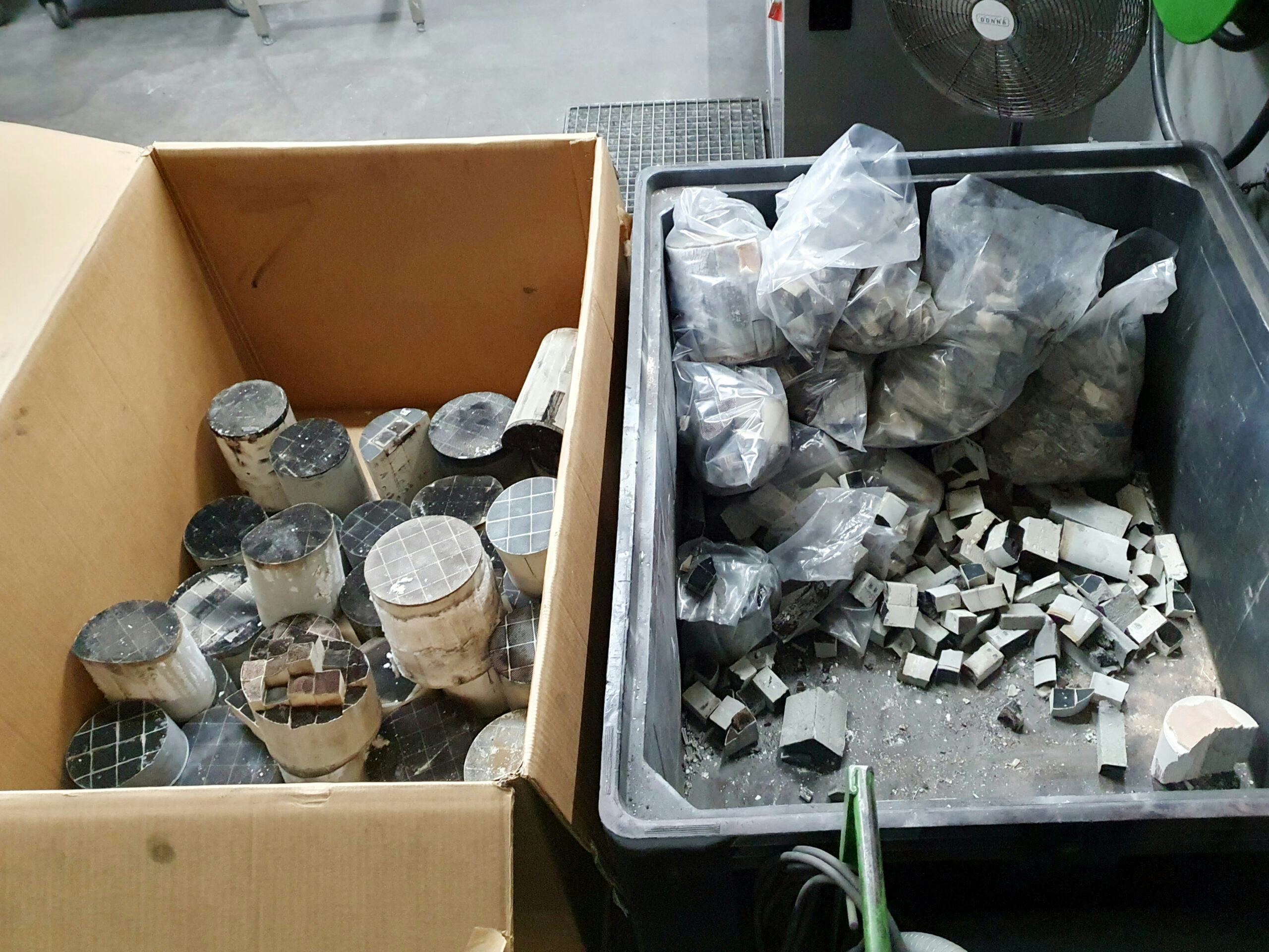 Afval bestaat niet. Andere bedrijven halen kostbare coatingmaterialen uit deze oude filters.