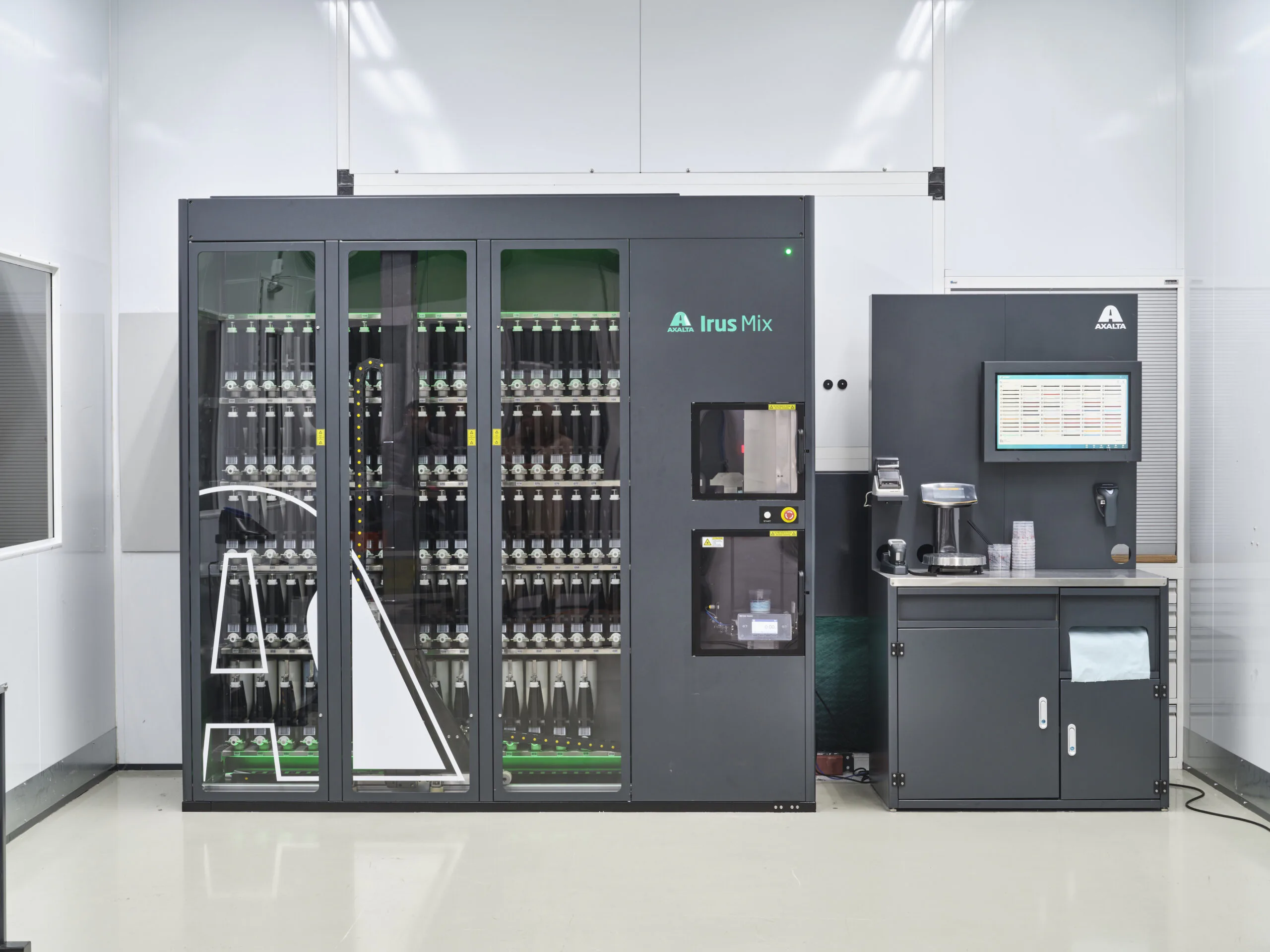 Volautomatische mengmachine van Glasurit bespaart schadehersteller tijd ...