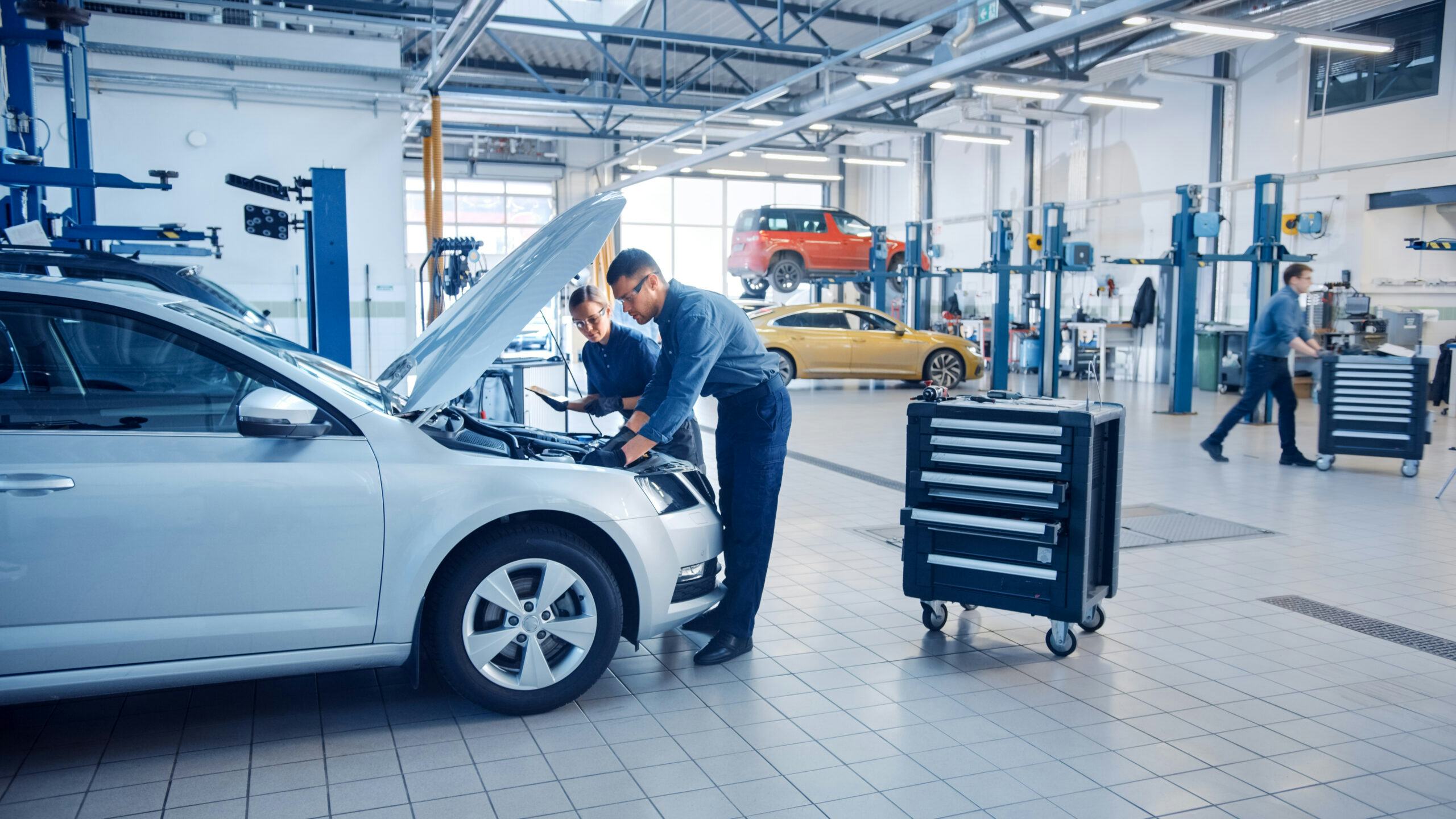 AutoFirst-ondernemers kunnen nu profiteren van de diverse voordelen op het gebied van RDW-transacties, zoals APK afmelden.
