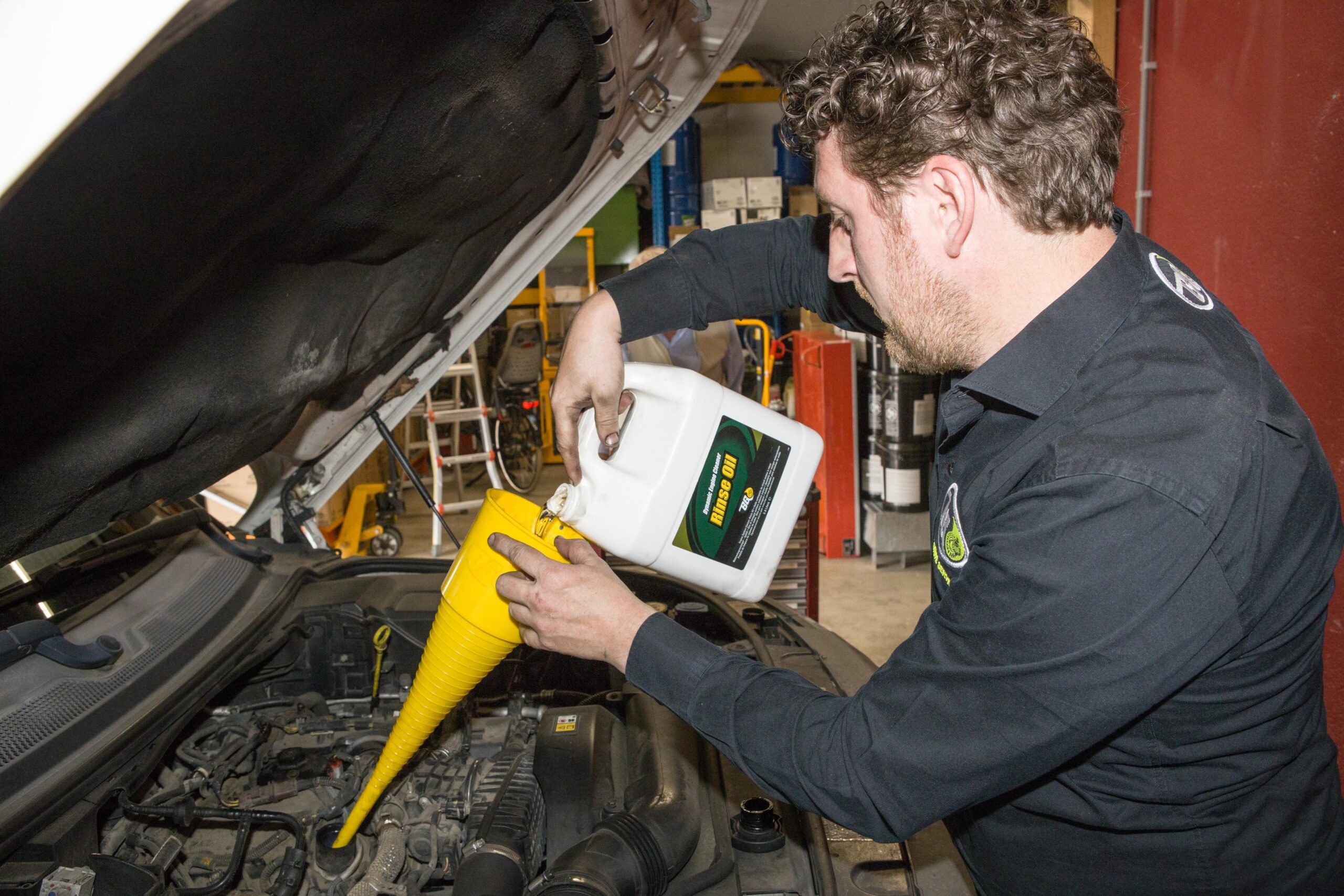 Bij overmatig olieverbruik door interne motorvervuiling kun je het olieverbruik terugdringen middels reiniging. - Foto's Peter Aansorgh