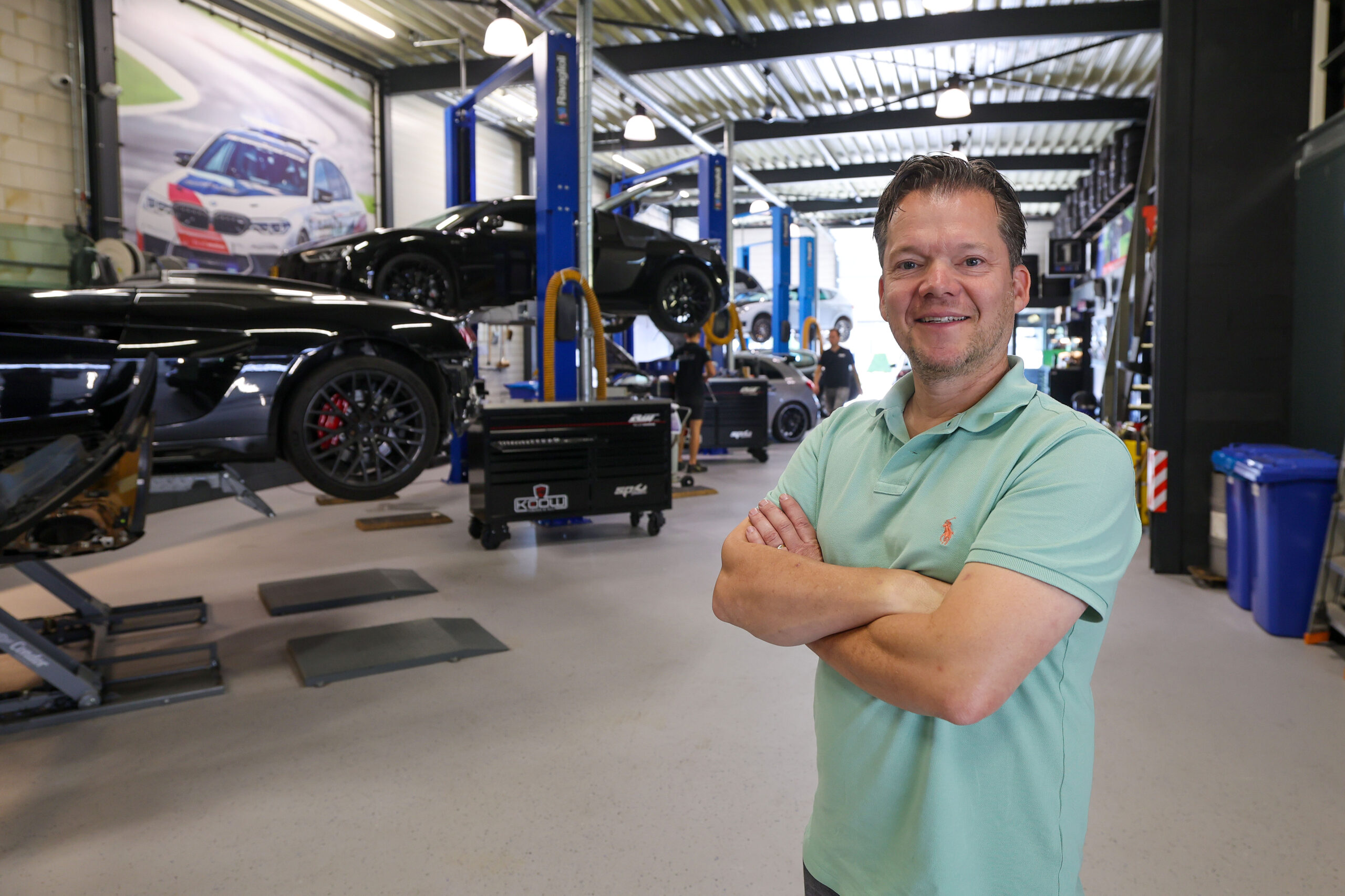 John van der Rijt: “Het was mijn droom om van de werkplaats een operatiekamer te maken. De werkplaats moest niet alleen groter, ruimer en comfortabeler worden. Hij moest minstens zo mooi worden als de showroom.” - Foto's en video: Bert Jansen