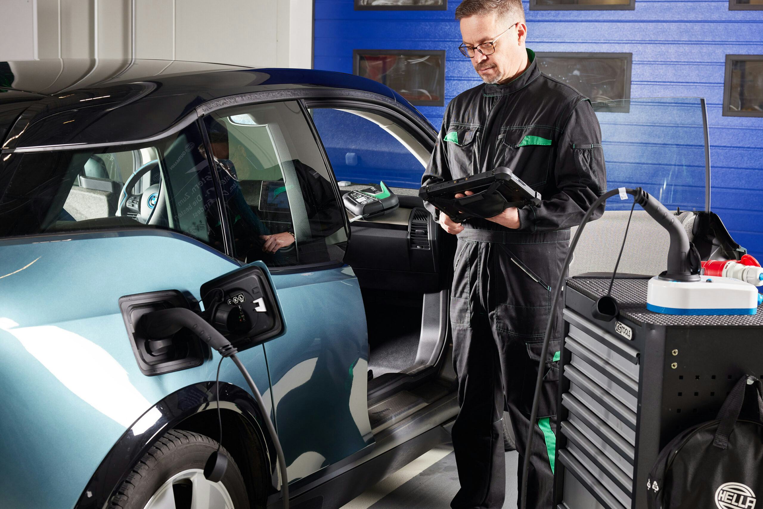 De toekomst is al begonnen.
De elektrische auto heeft in de werkplaats drastische veranderingen teweeggebracht.