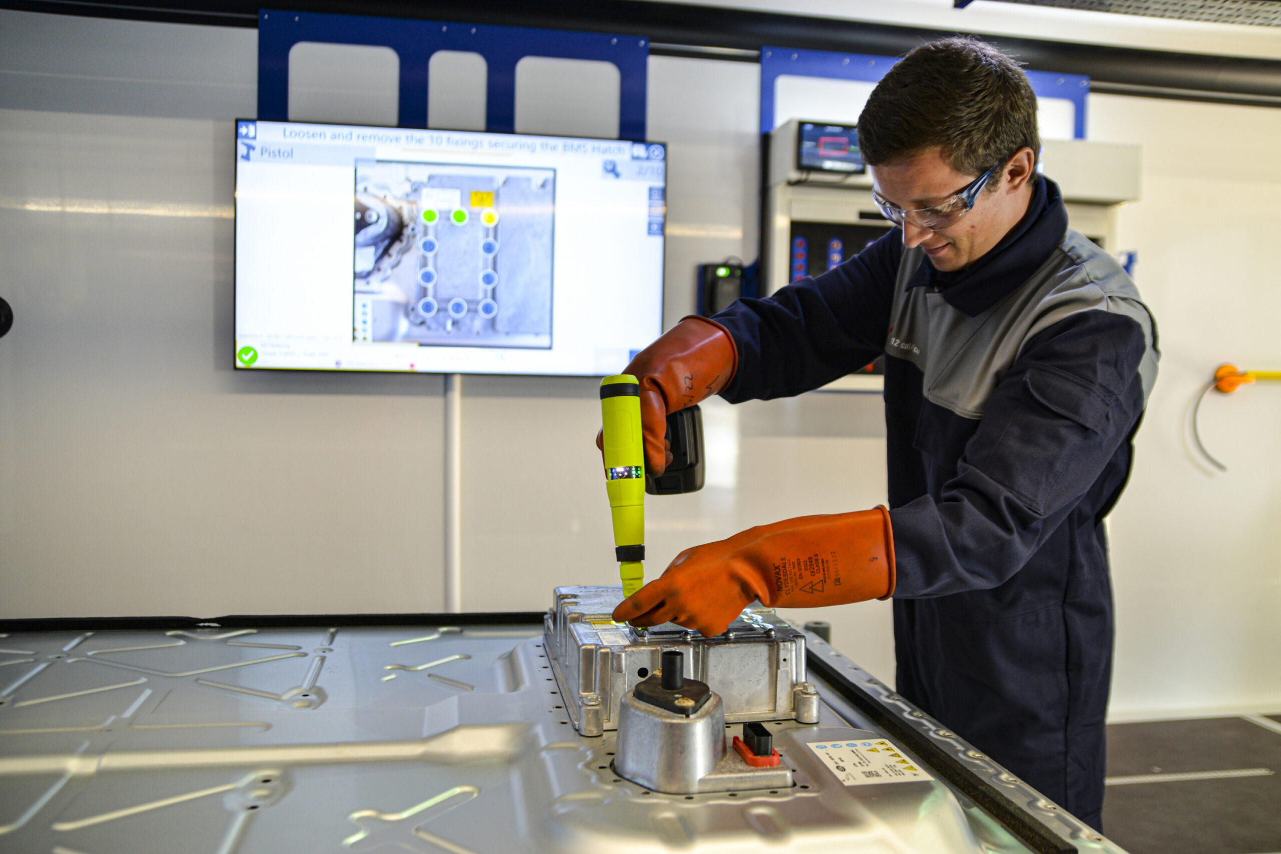 Slecht presterende
modules kunnen vervangen worden door gezonde, bestaande modules die weer topprestaties kunnen
leveren en de levensduur van EV-batterijen kunnen maximaliseren. - Foto: Autocraft EV Solutions