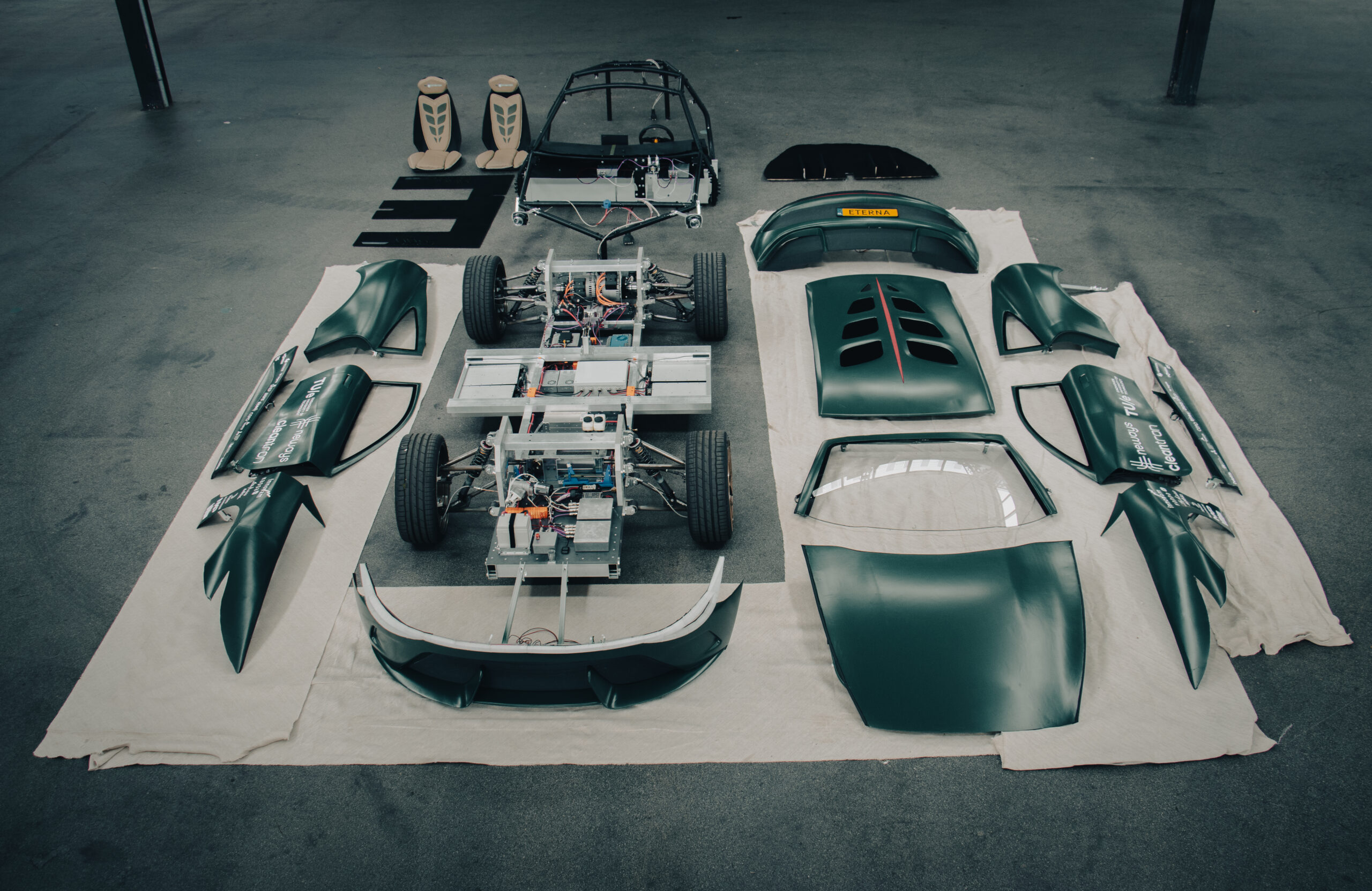 Een van de finalisten in de Automotive Innovation Awards is de Eterna van de TU Eindhoven. De carrosserie van de auto is uitwisselbaar zodat de auto an sich veel langer mee zou kunnen.